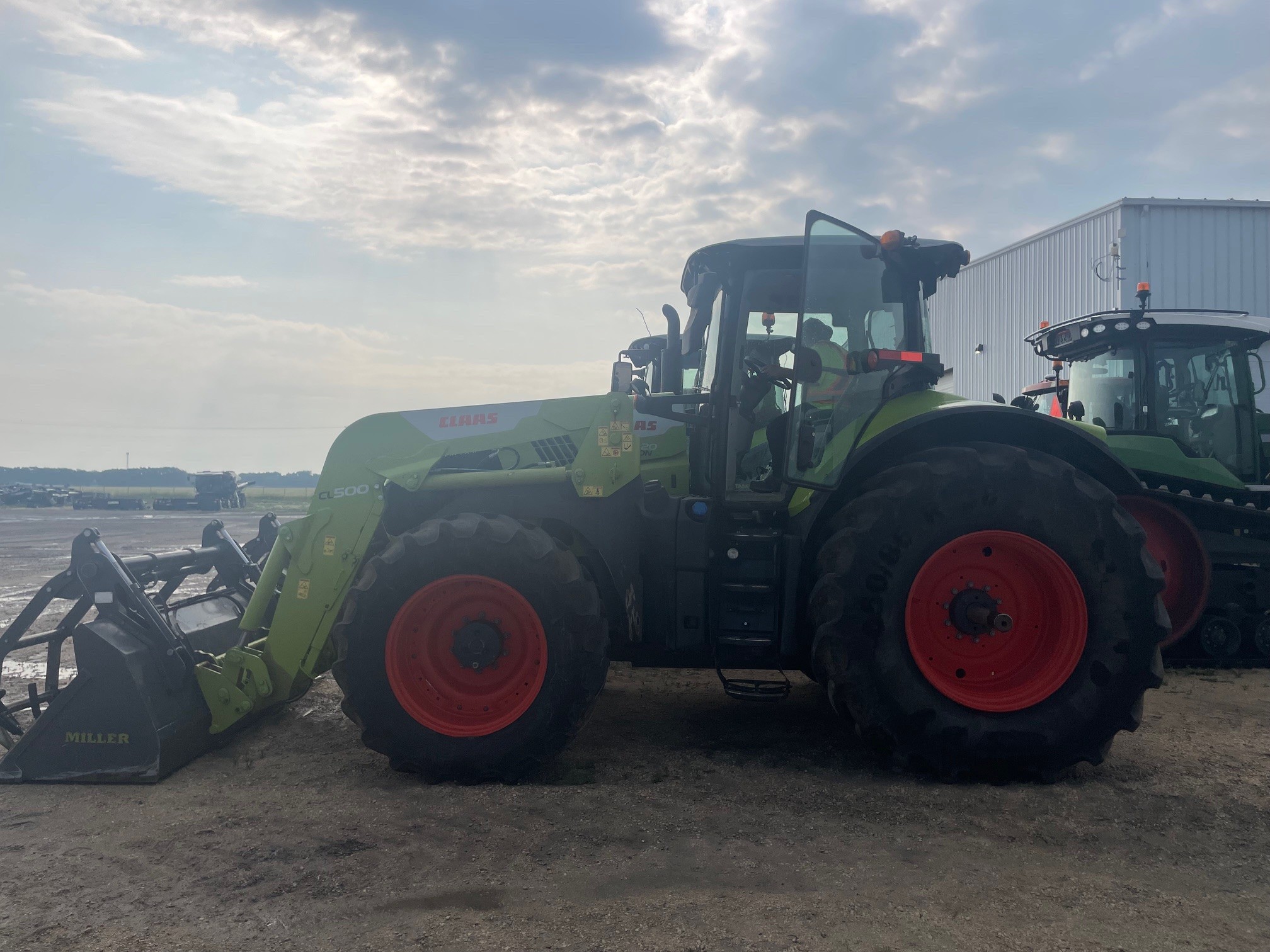 2019 CLAAS Axion 820 Tractor