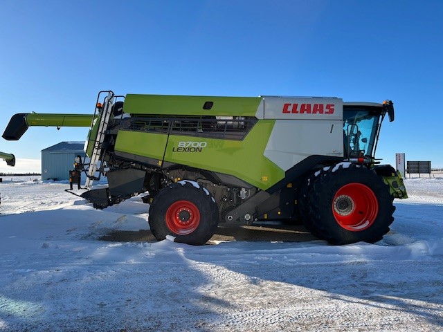 2022 CLAAS 8700 Combine