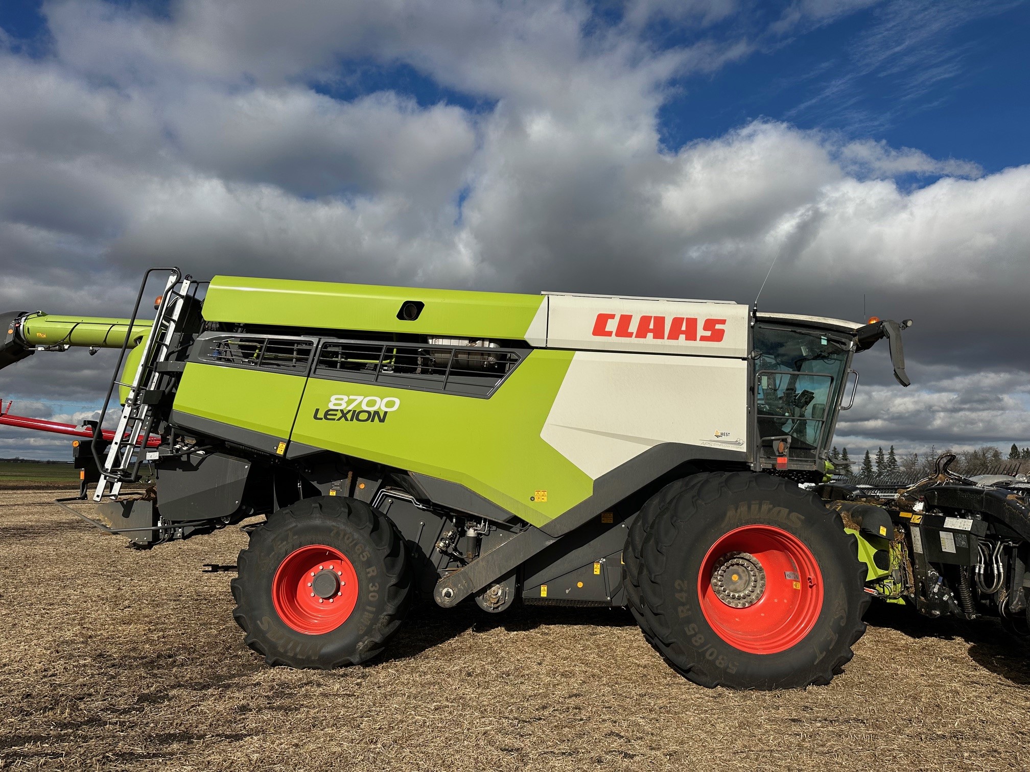 2023 CLAAS 8700 Combine