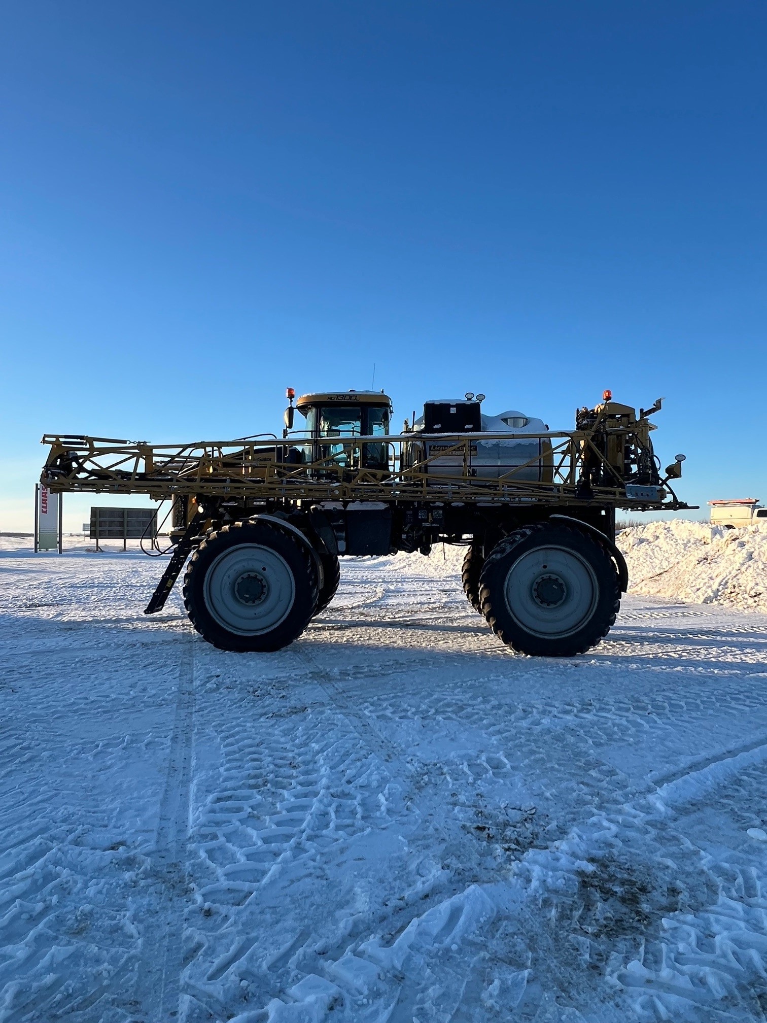 2020 RoGator RG1300C Sprayer/High Clearance