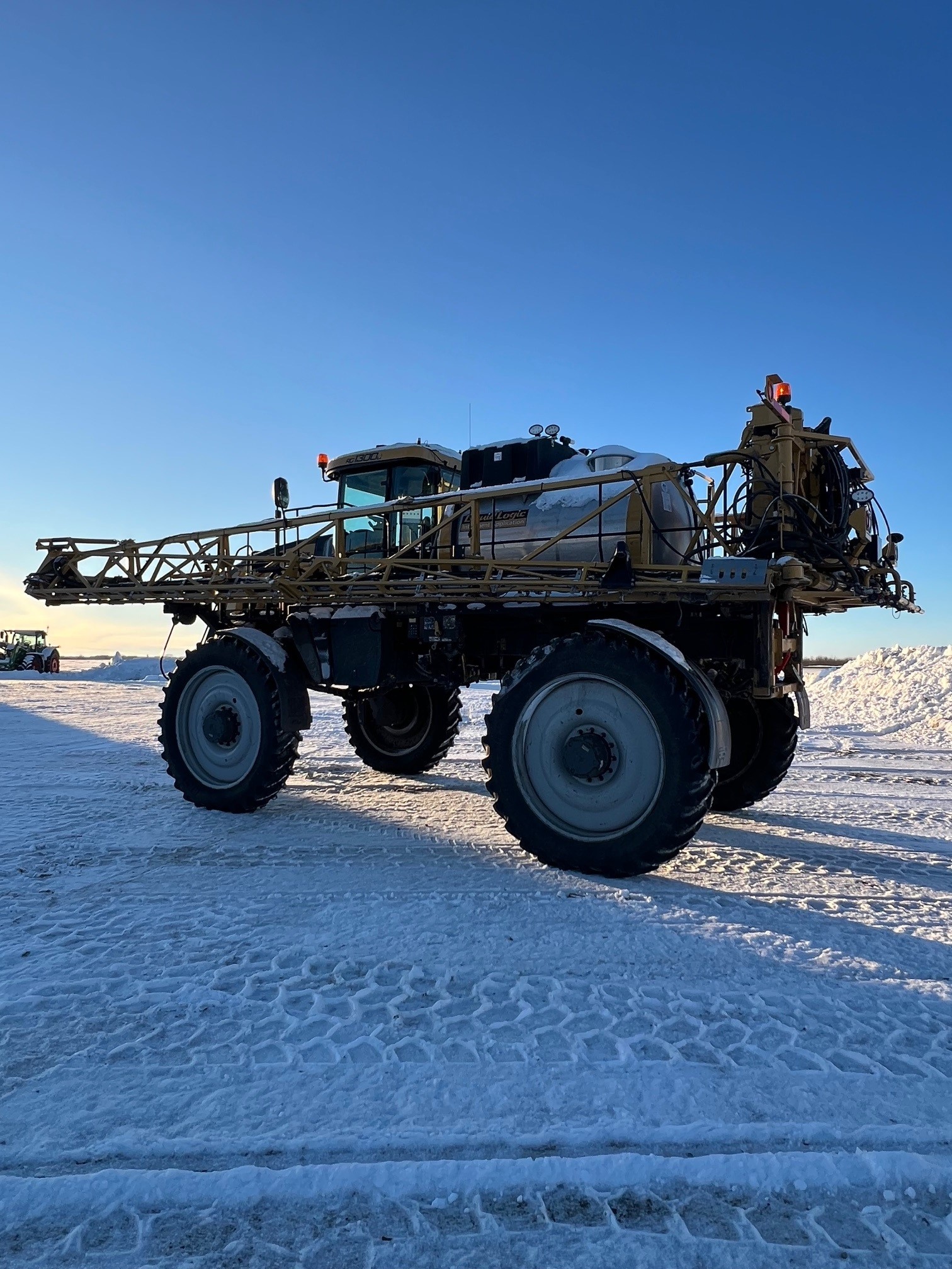 2020 RoGator RG1300C Sprayer/High Clearance