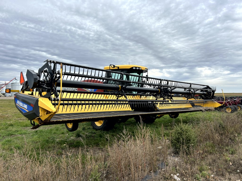 2017 New Holland 160 Windrower