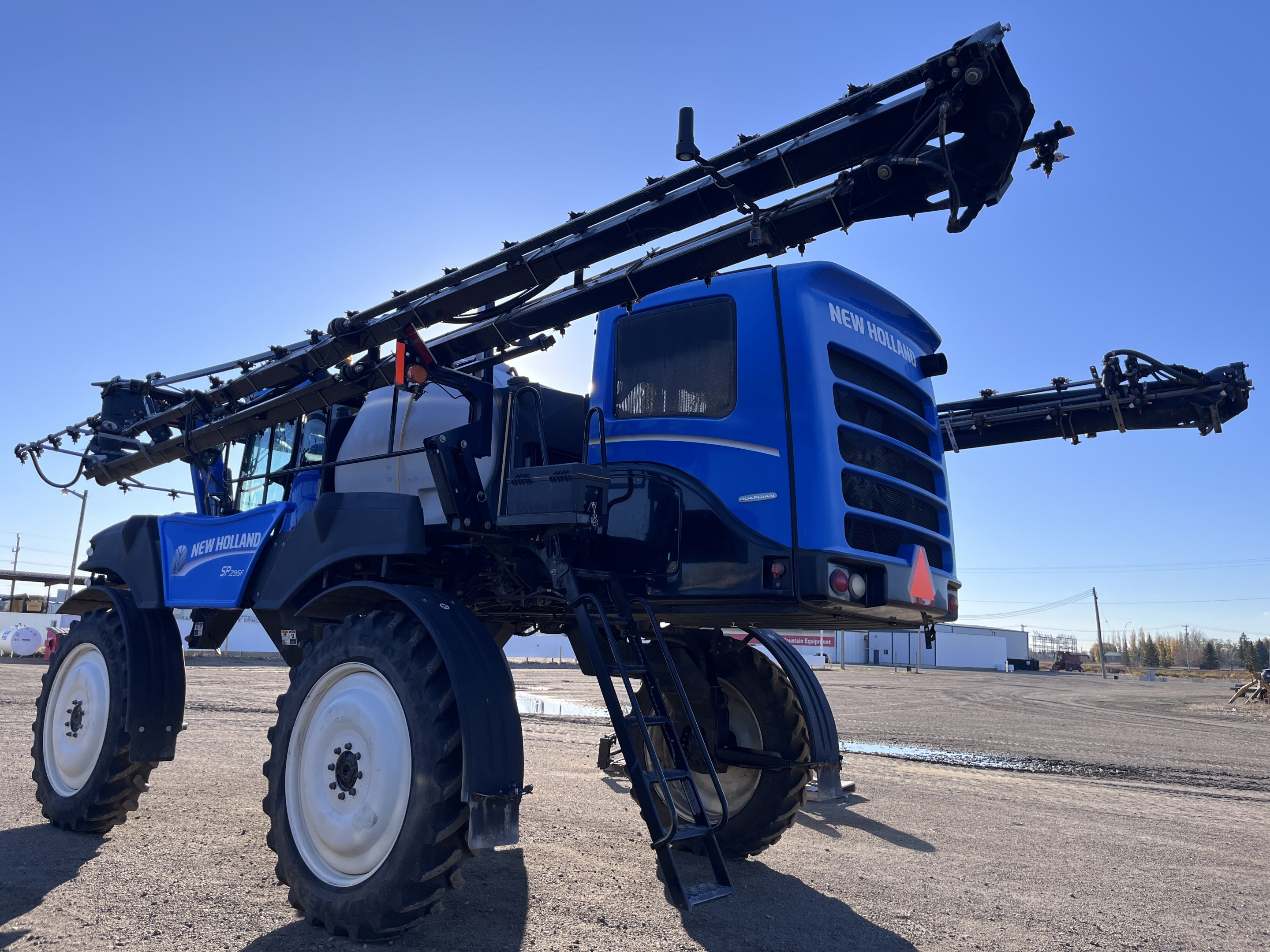 2015 New Holland SP.295F Sprayer/High Clearance