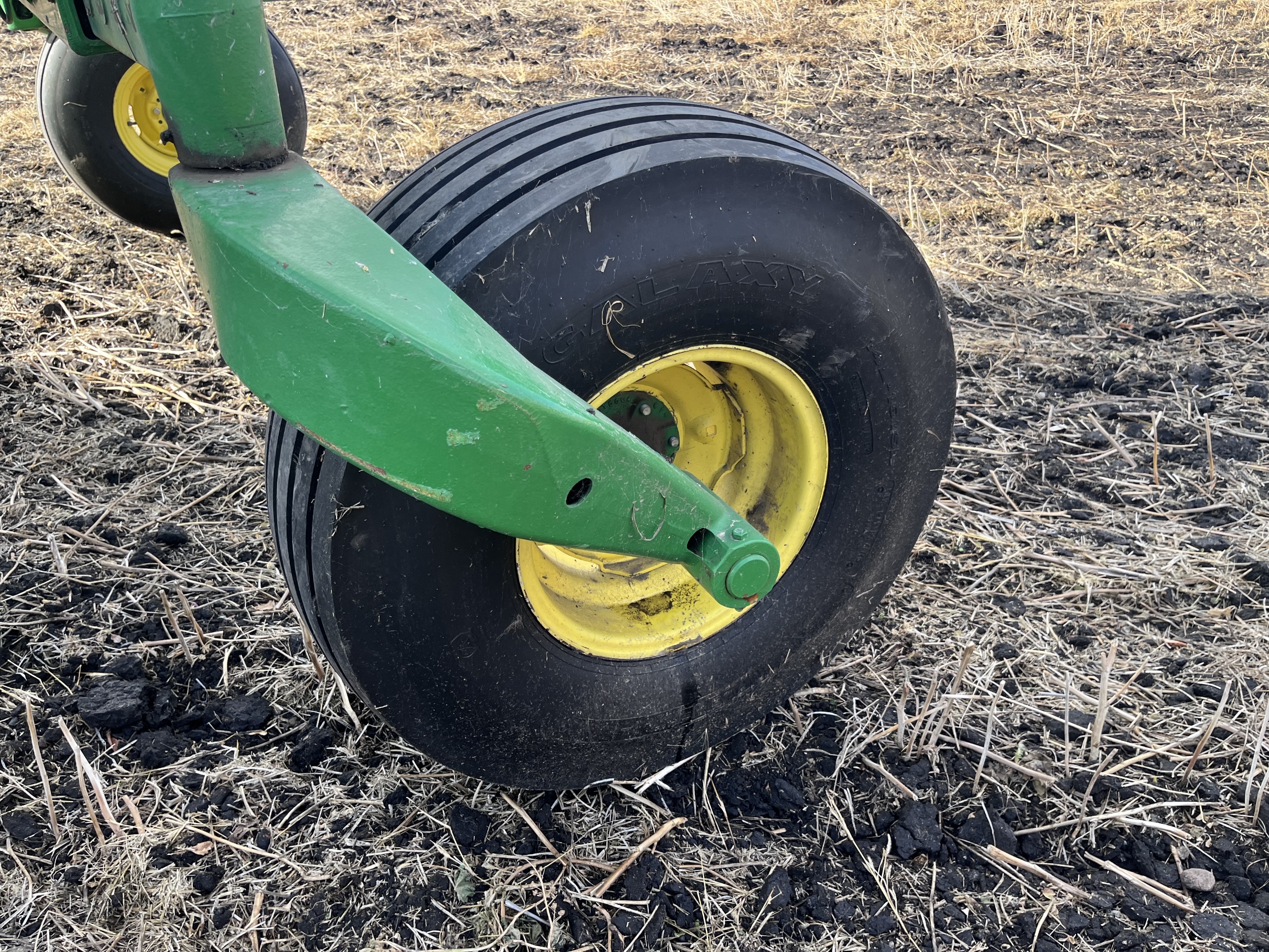 2005 John Deere 4895 Windrower