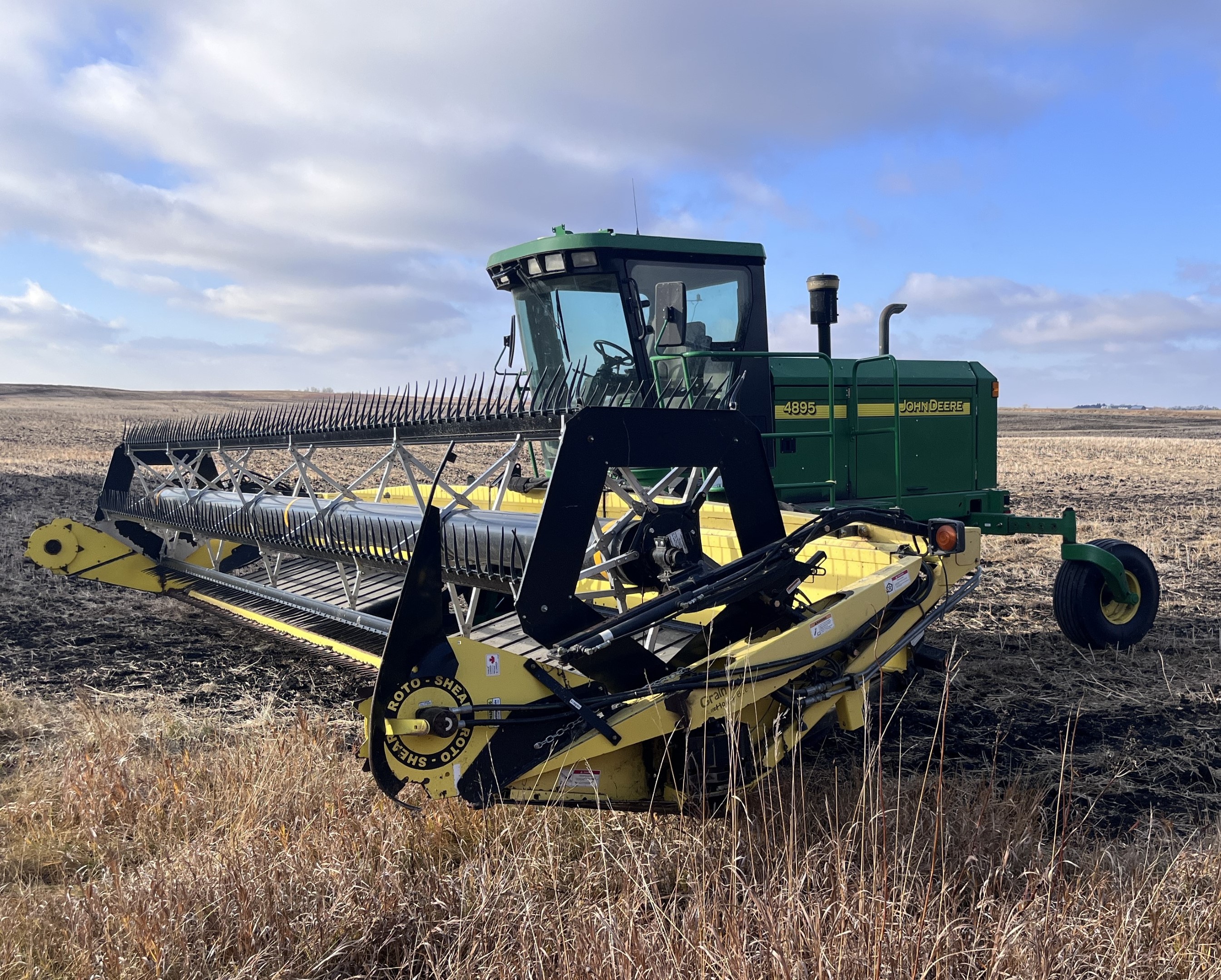 2005 John Deere 4895 Windrower