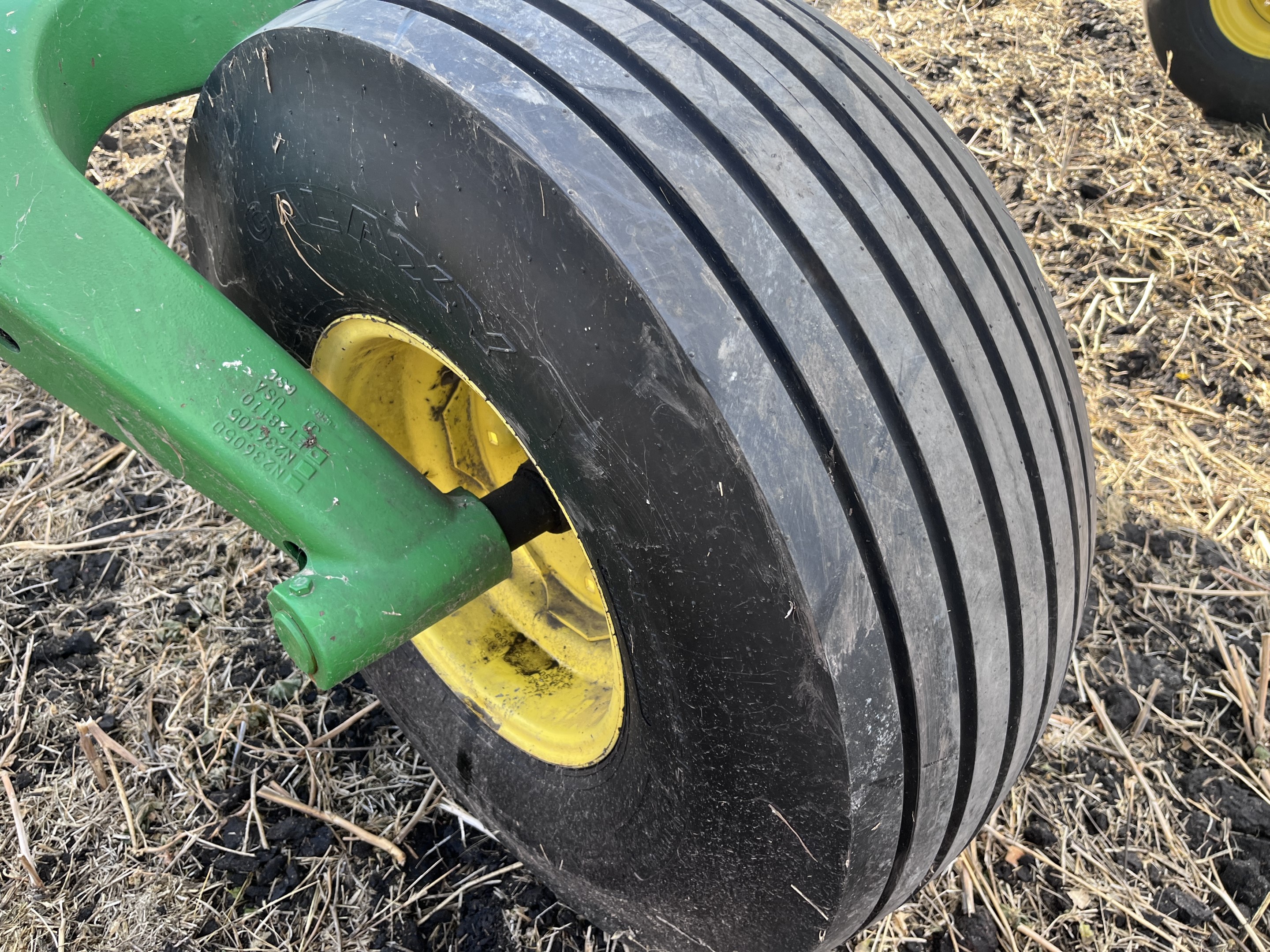 2005 John Deere 4895 Windrower