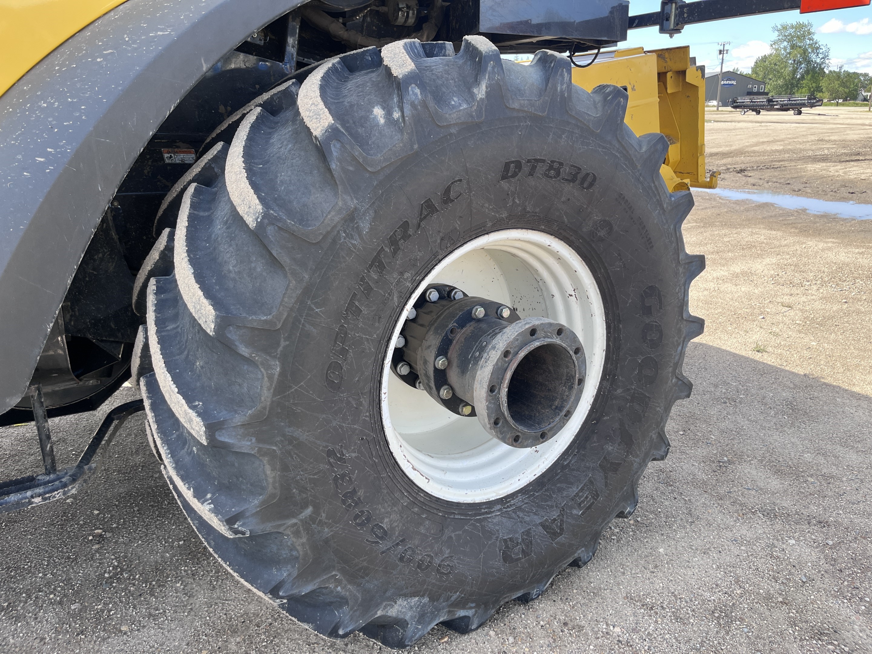 2007 New Holland CR9070 Combine