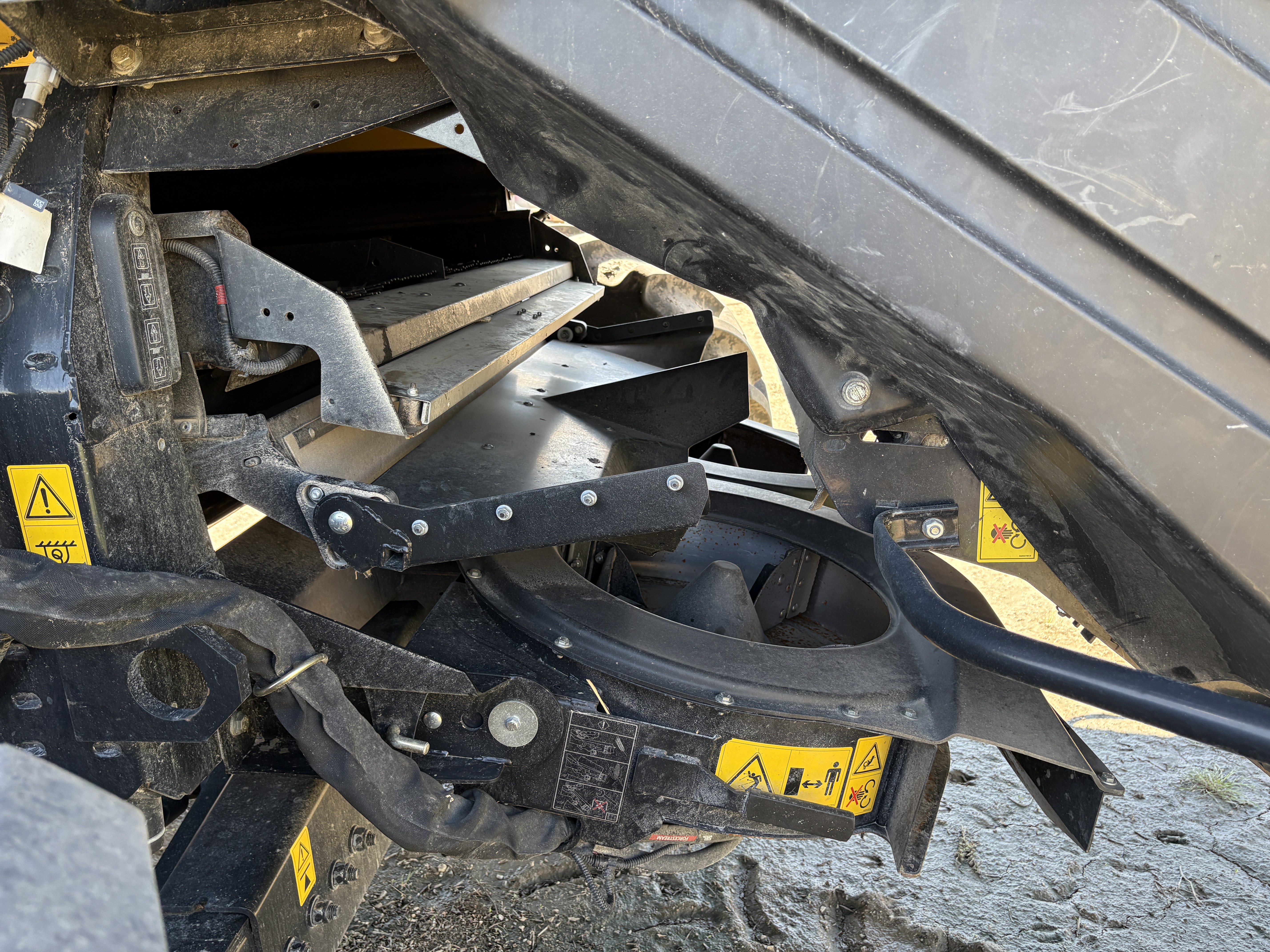 2023 New Holland CR8.90Z Combine