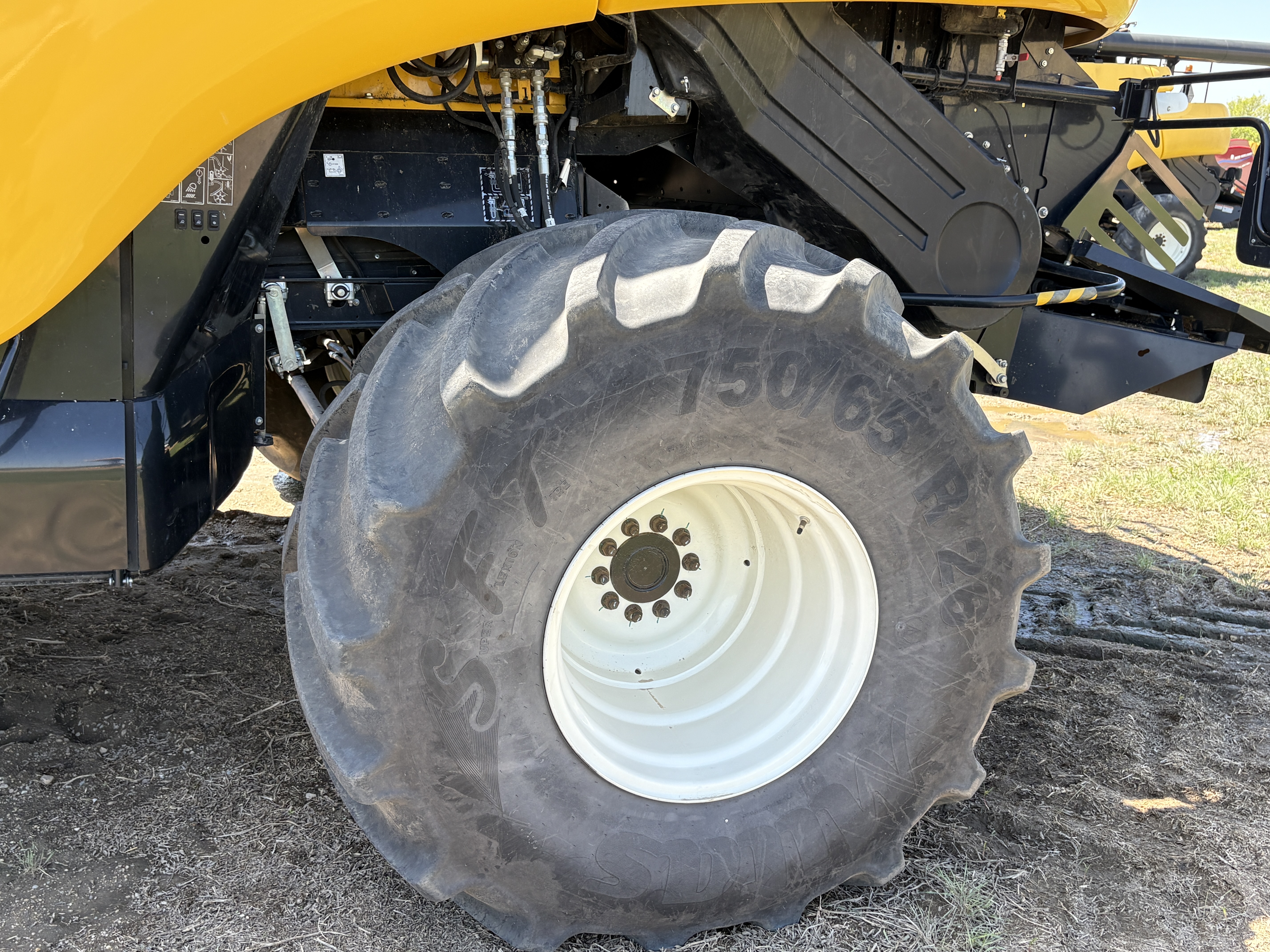 2023 New Holland CR8.90Z Combine