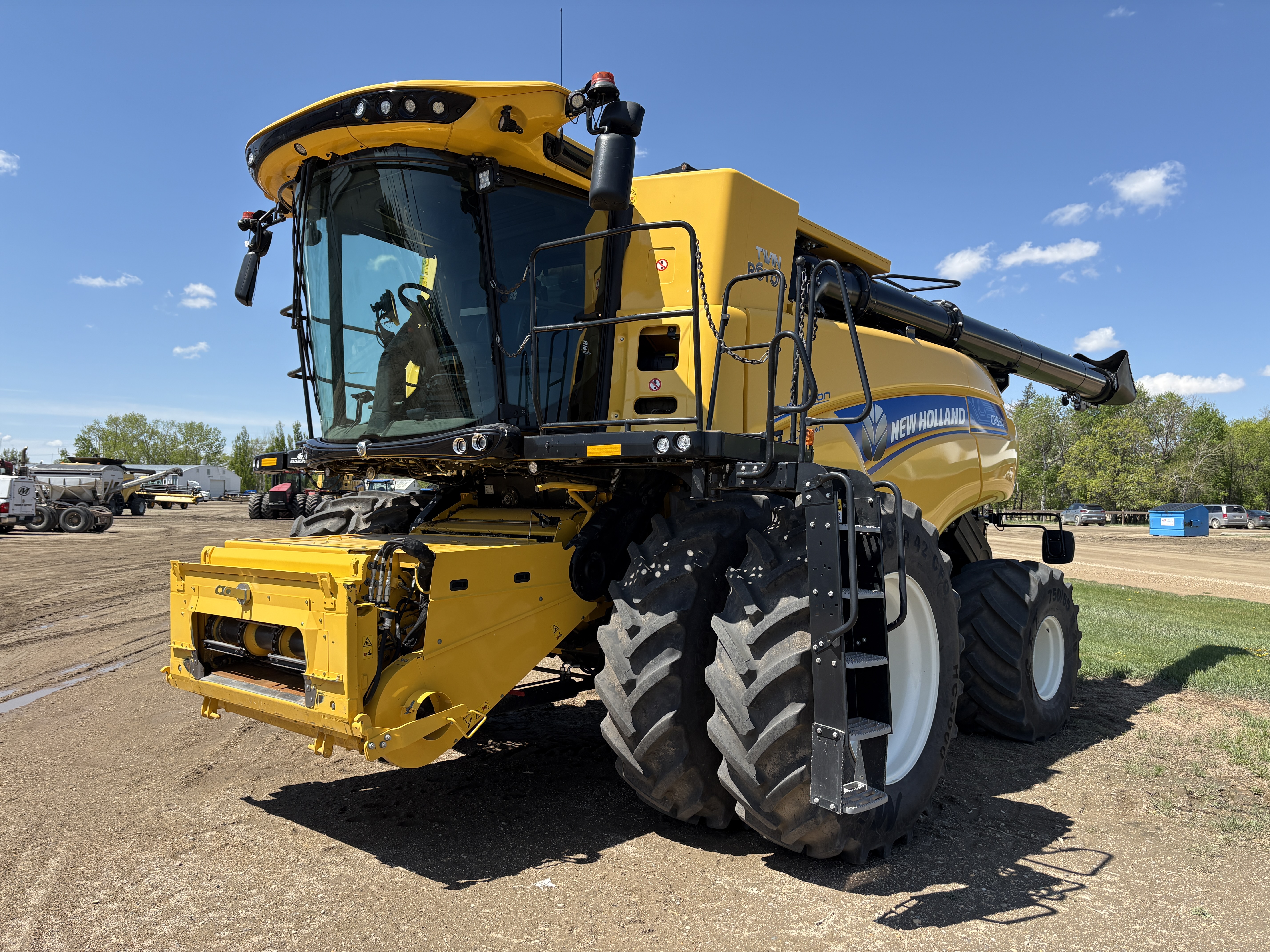 2023 New Holland CR8.90Z Combine