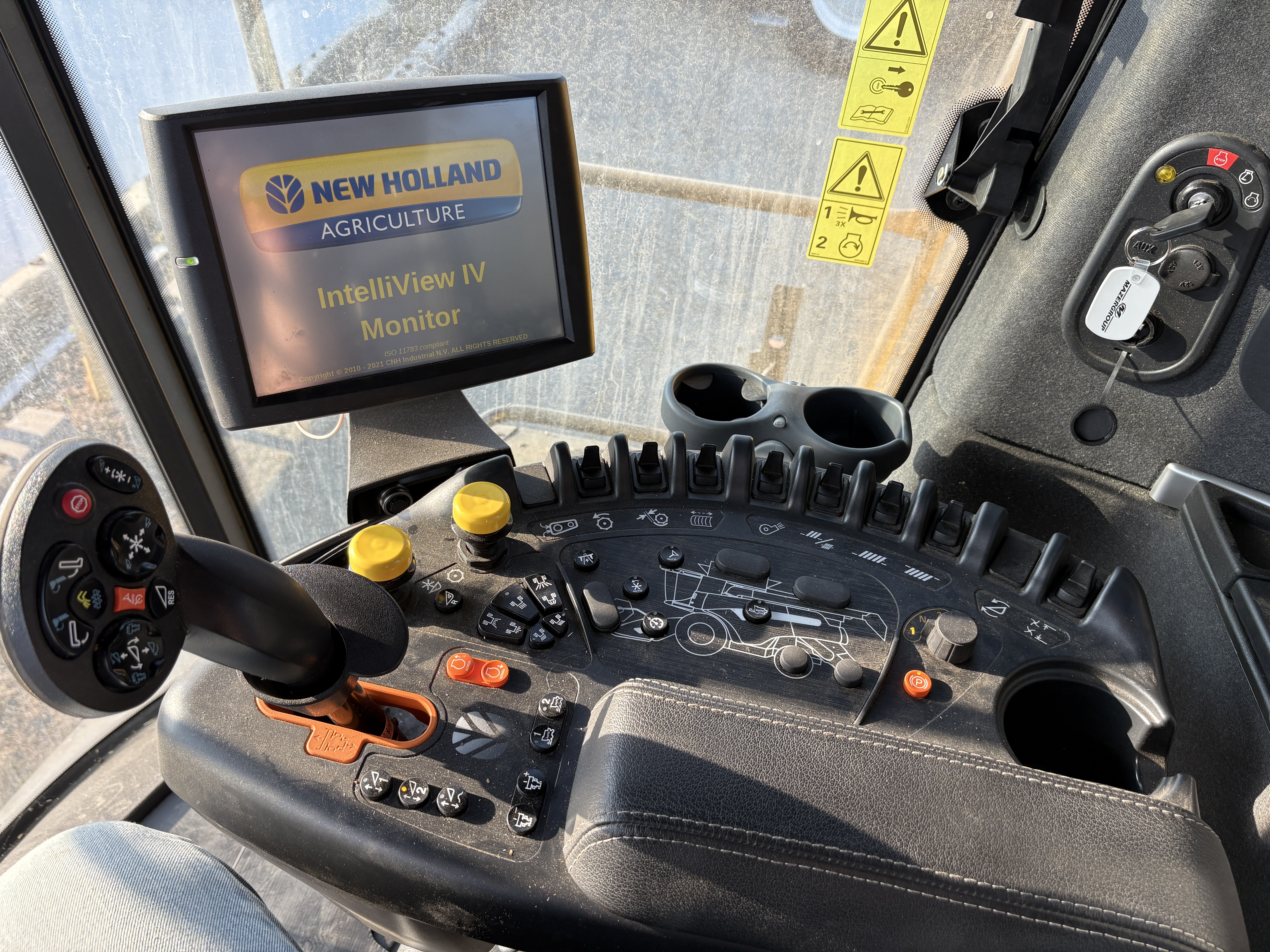 2021 New Holland CR8.90Z Combine