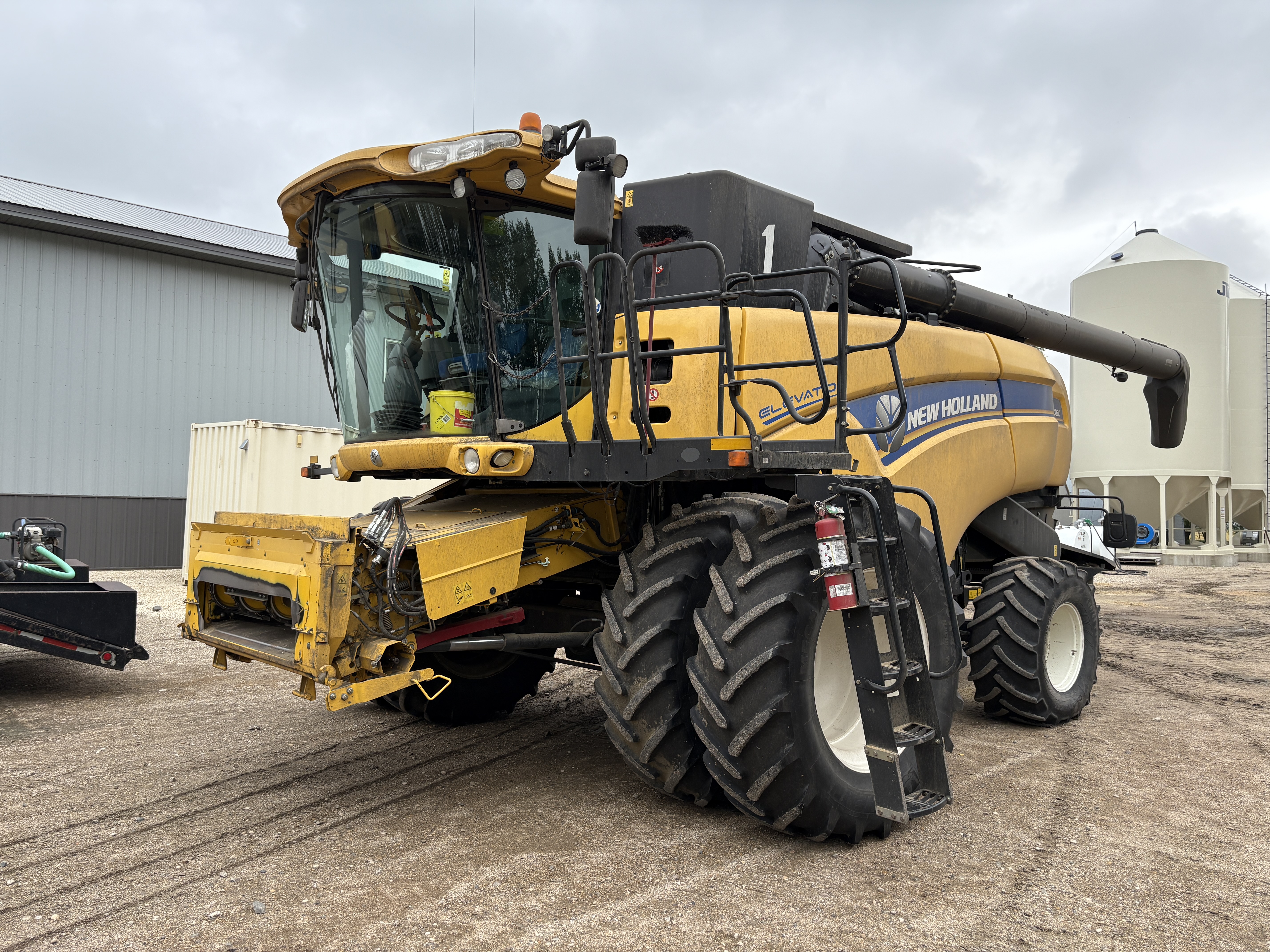 2014 New Holland CX8080 Combine
