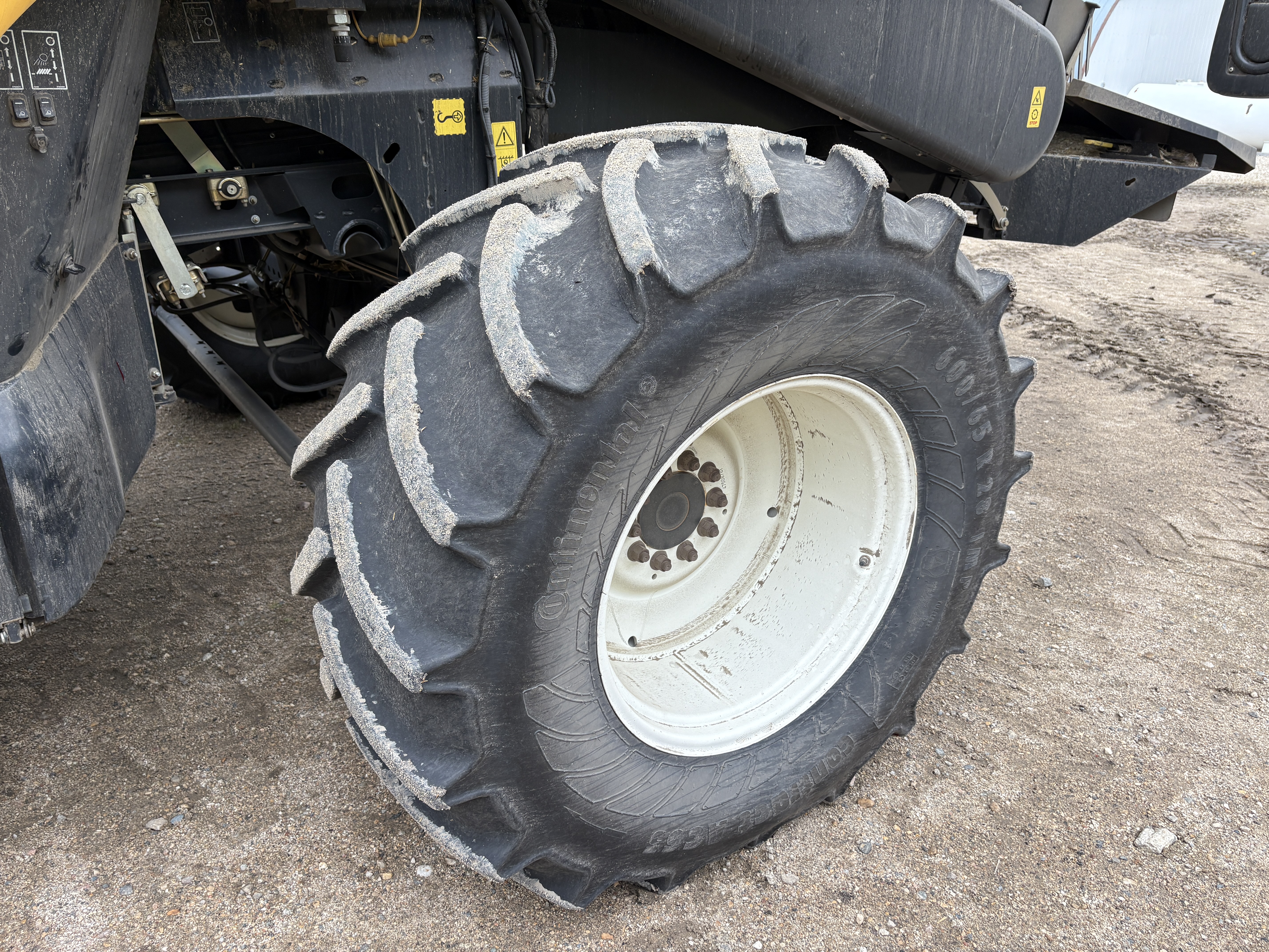 2014 New Holland CX8080 Combine
