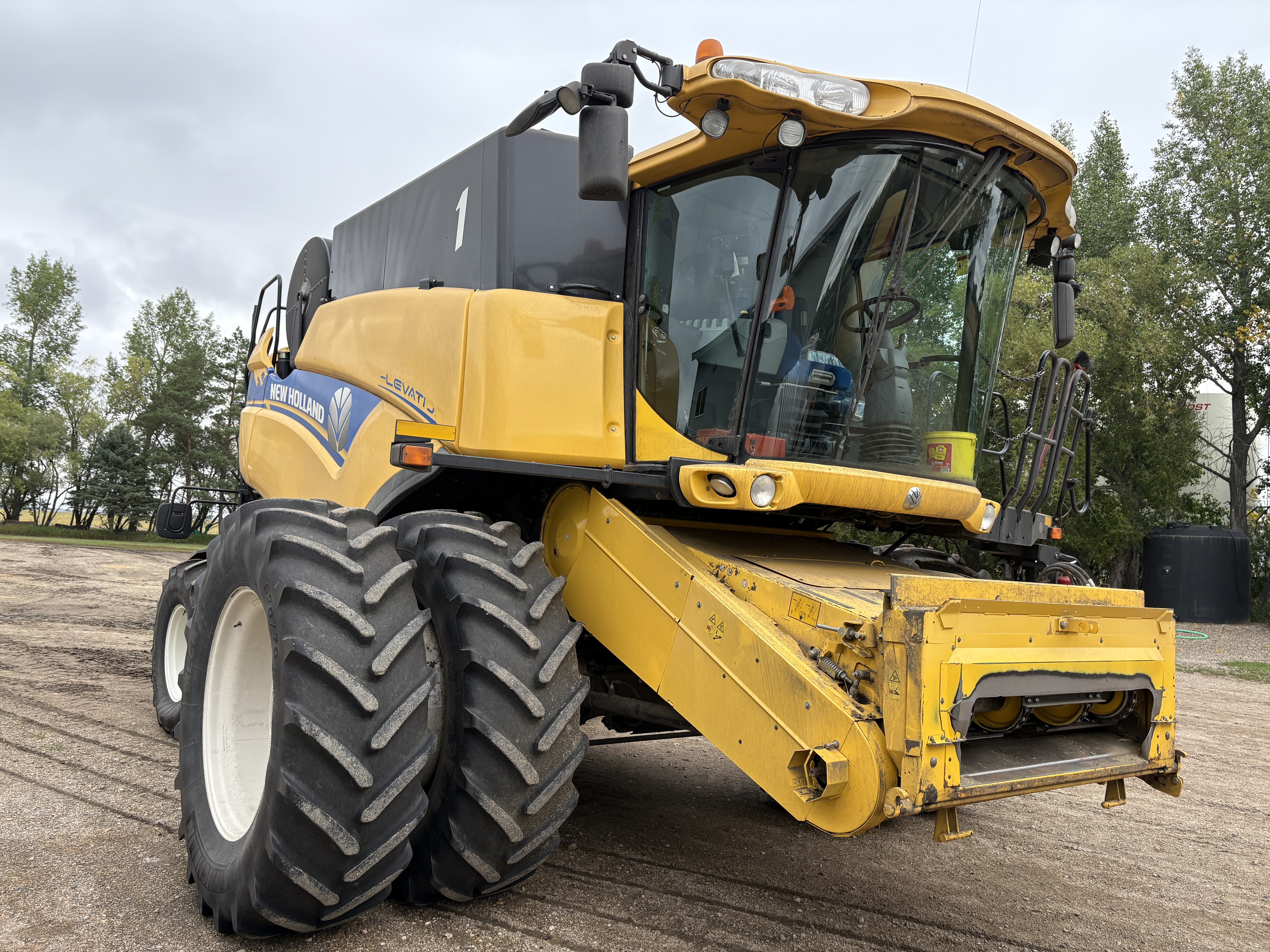 2014 New Holland CX8080 Combine
