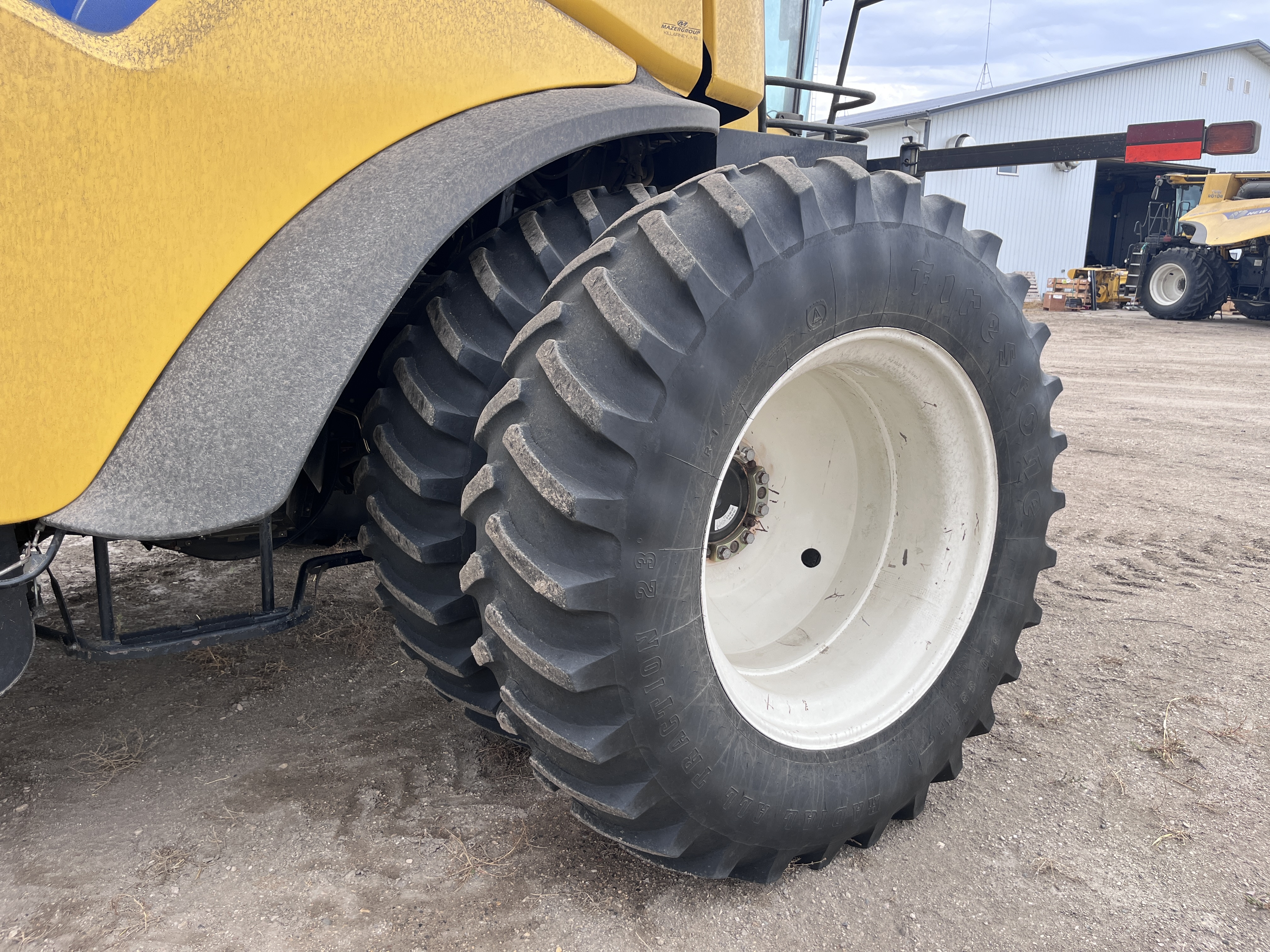 2009 New Holland CR9080 Combine