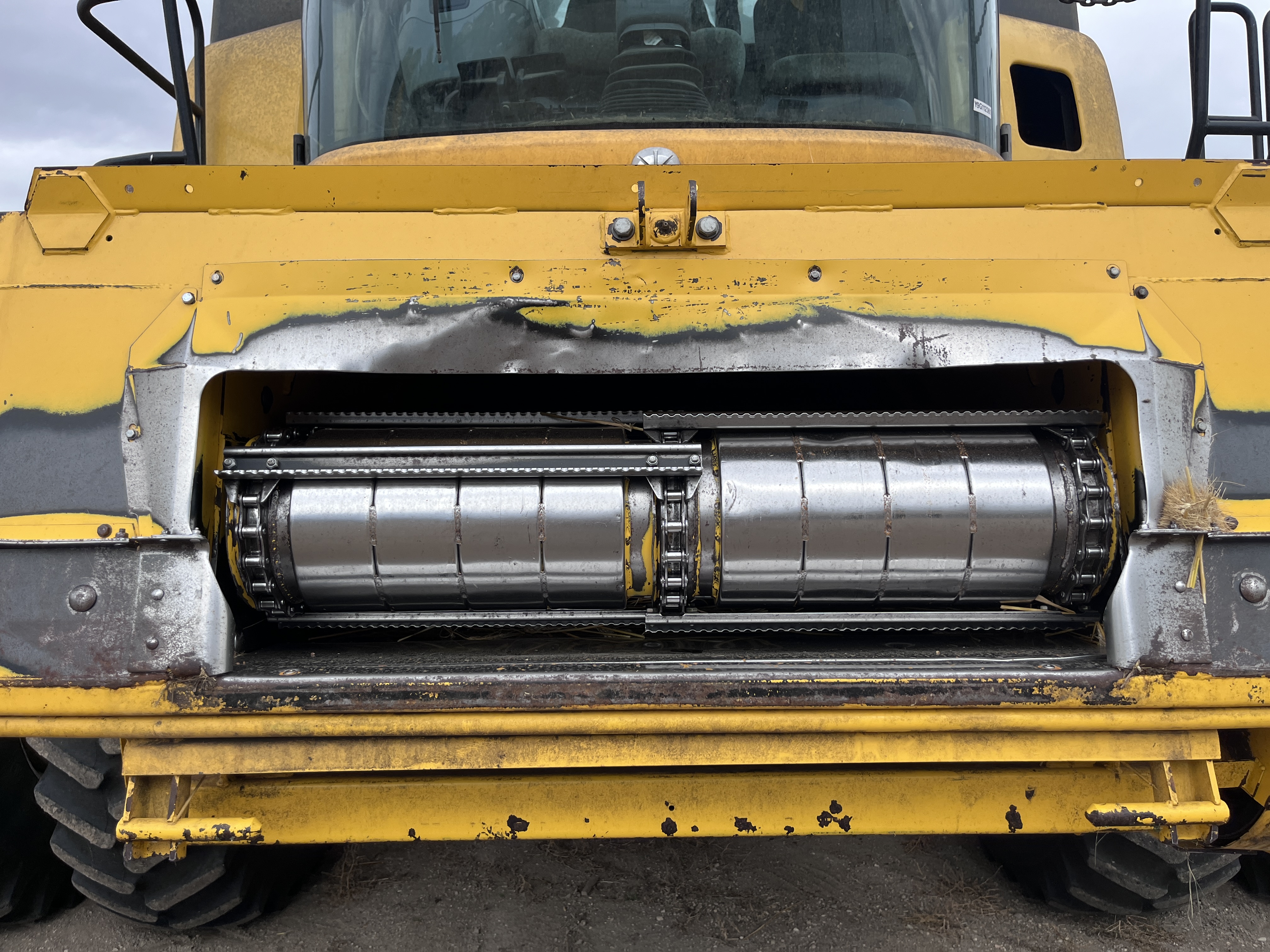 2009 New Holland CR9080 Combine