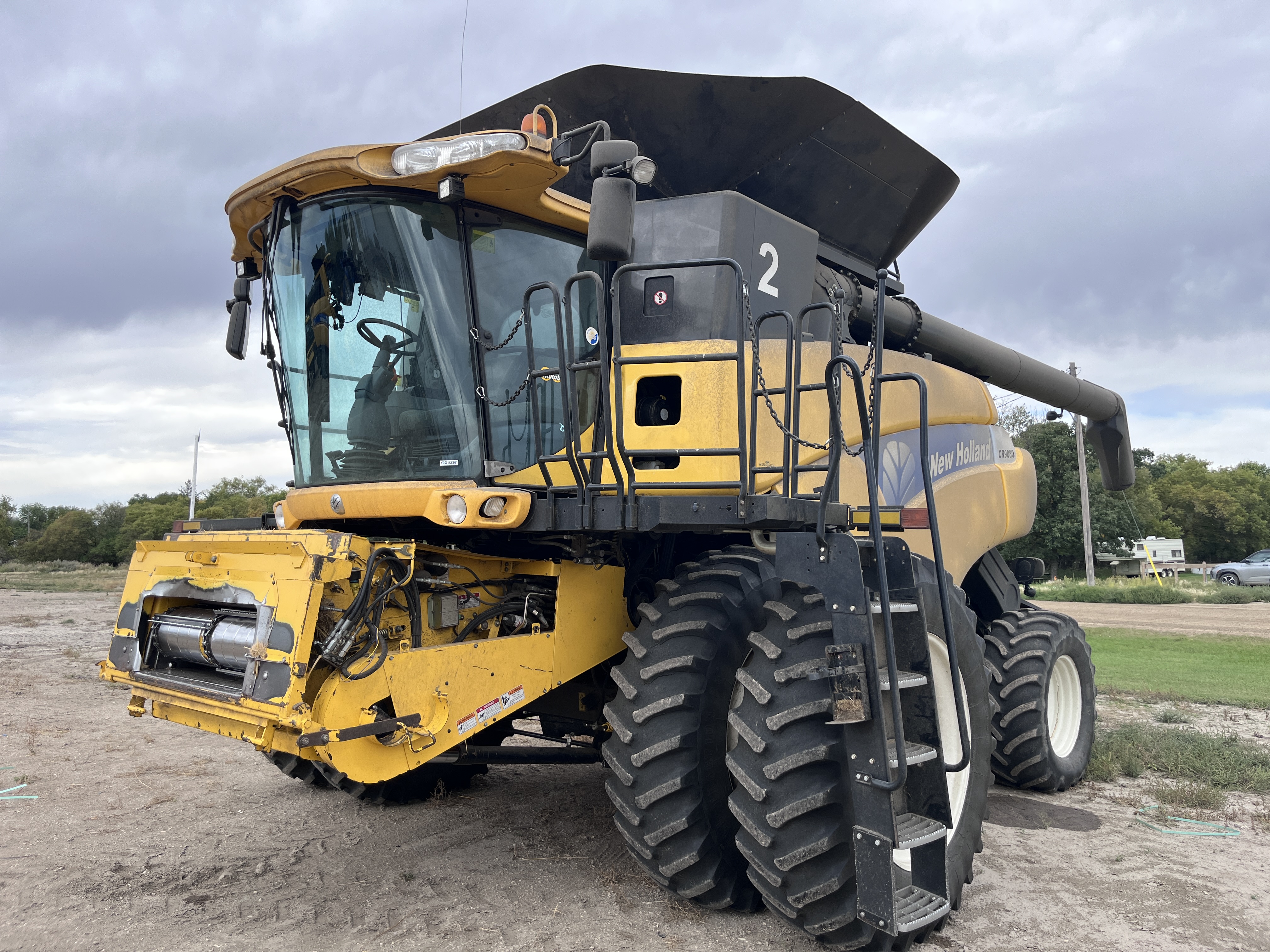 2009 New Holland CR9080 Combine