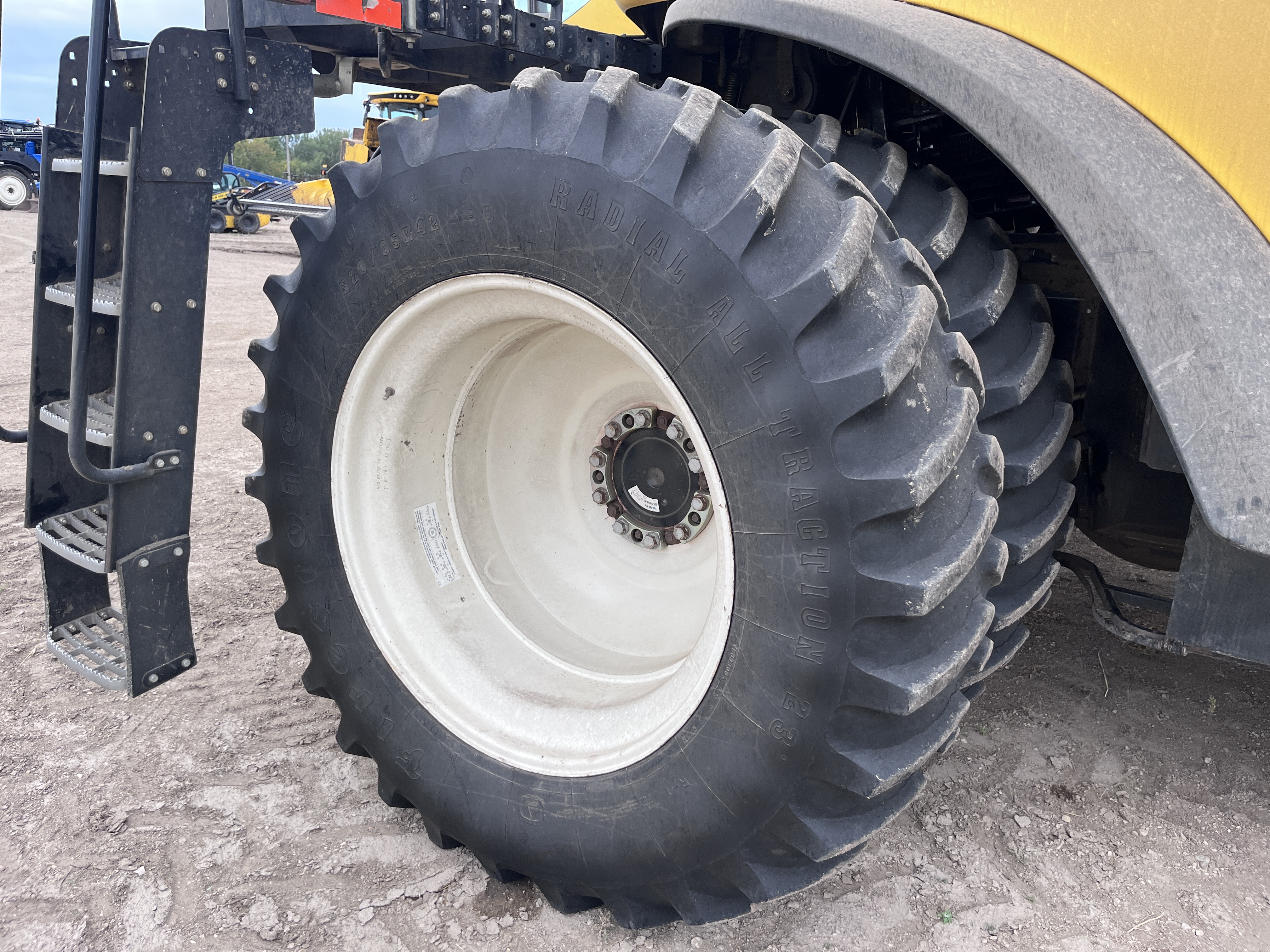 2009 New Holland CR9080 Combine