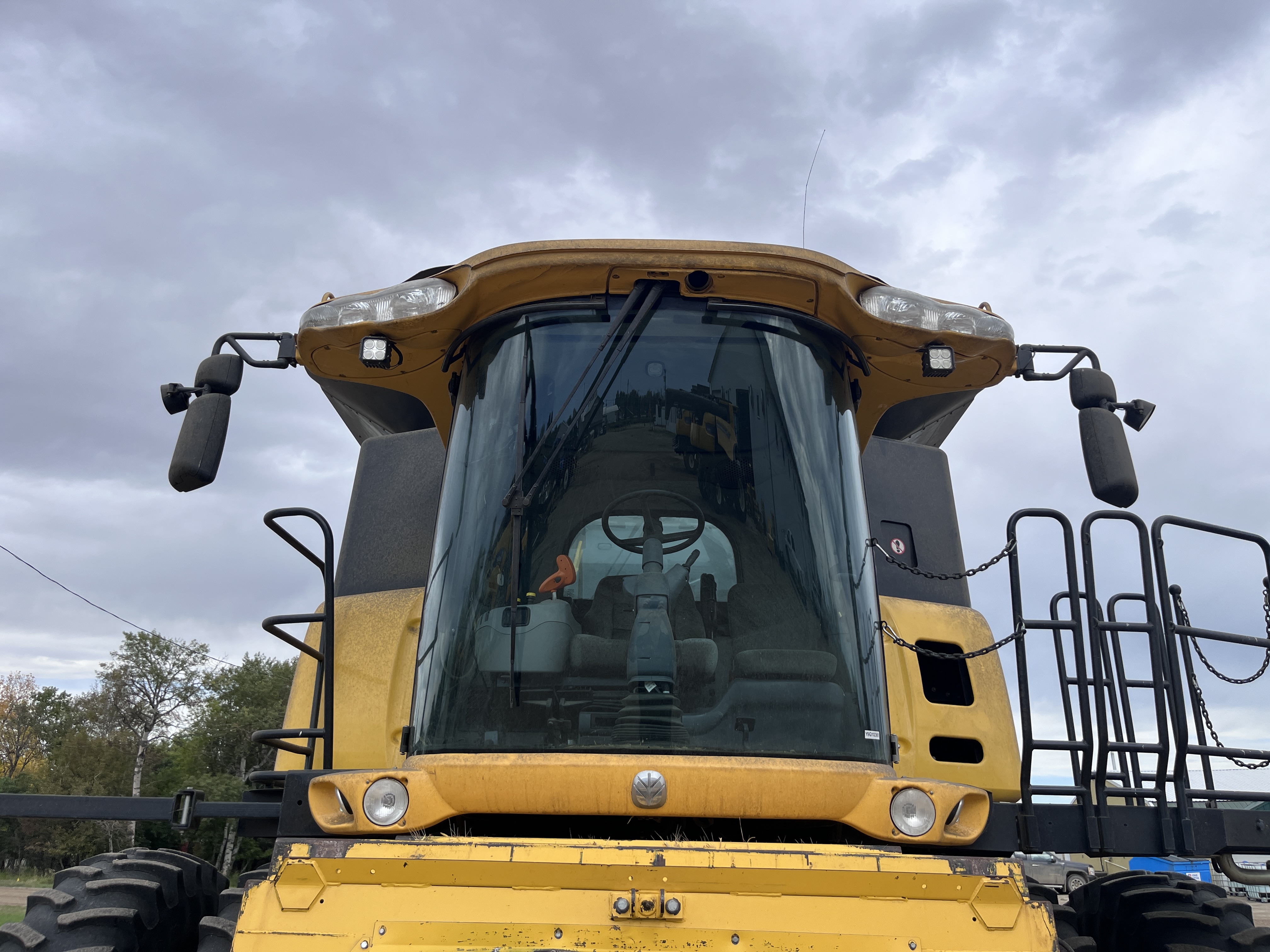2009 New Holland CR9080 Combine