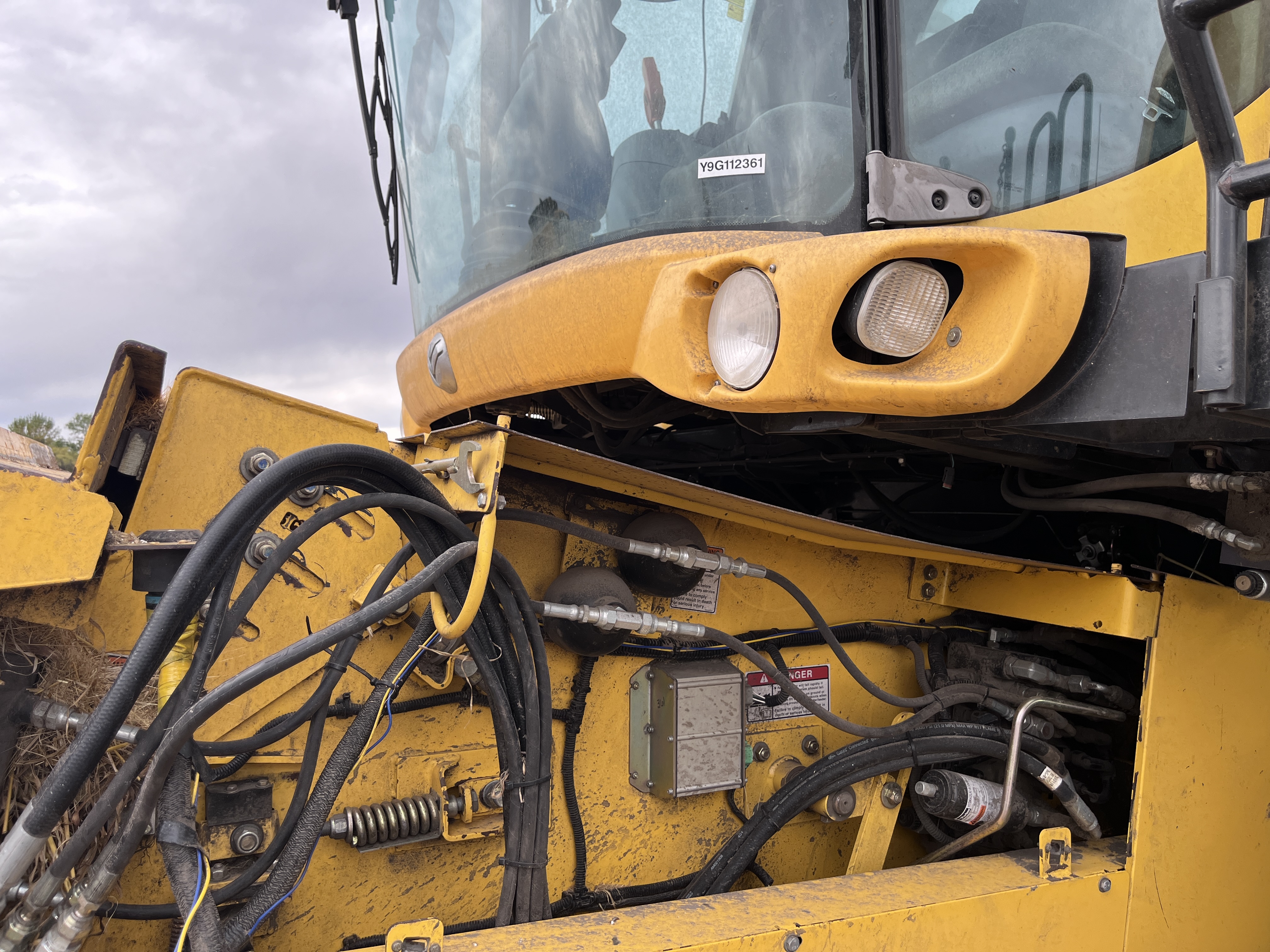 2009 New Holland CR9080 Combine