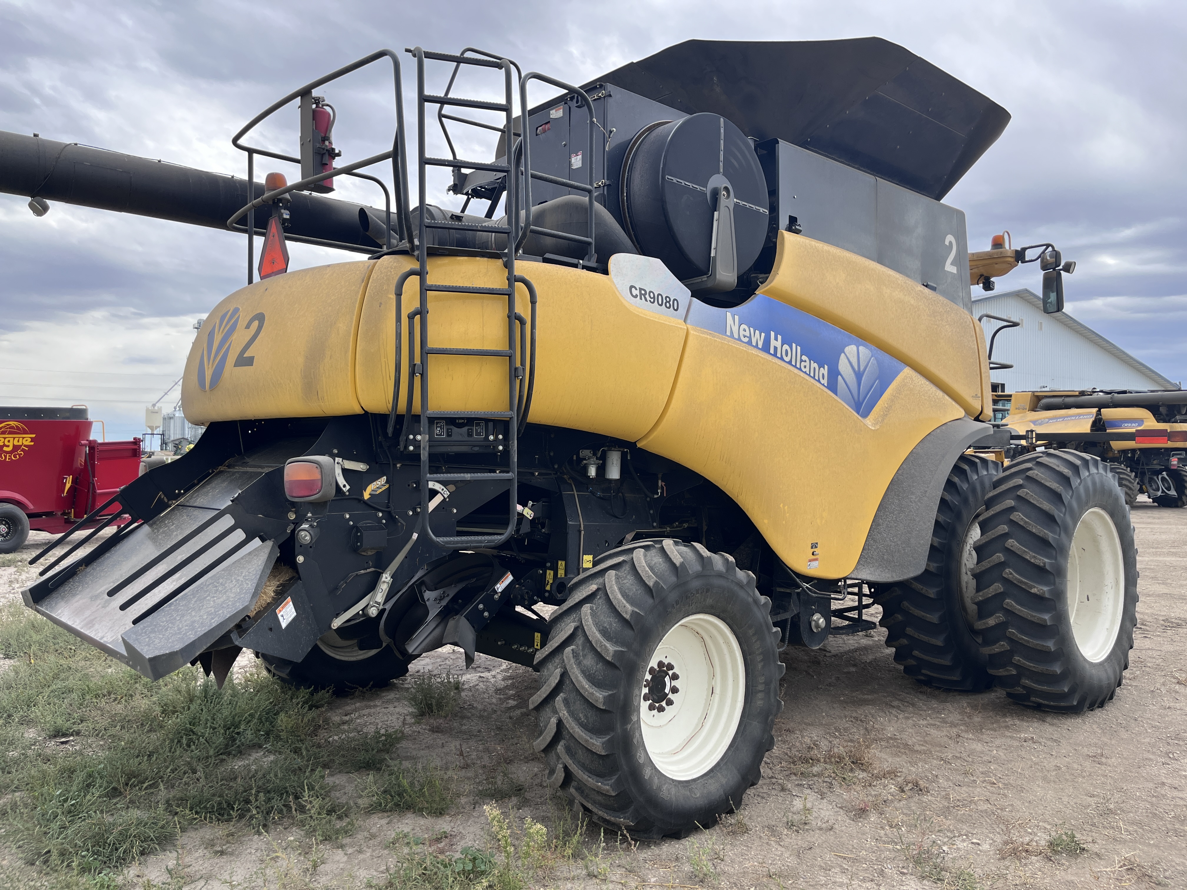 2009 New Holland CR9080 Combine