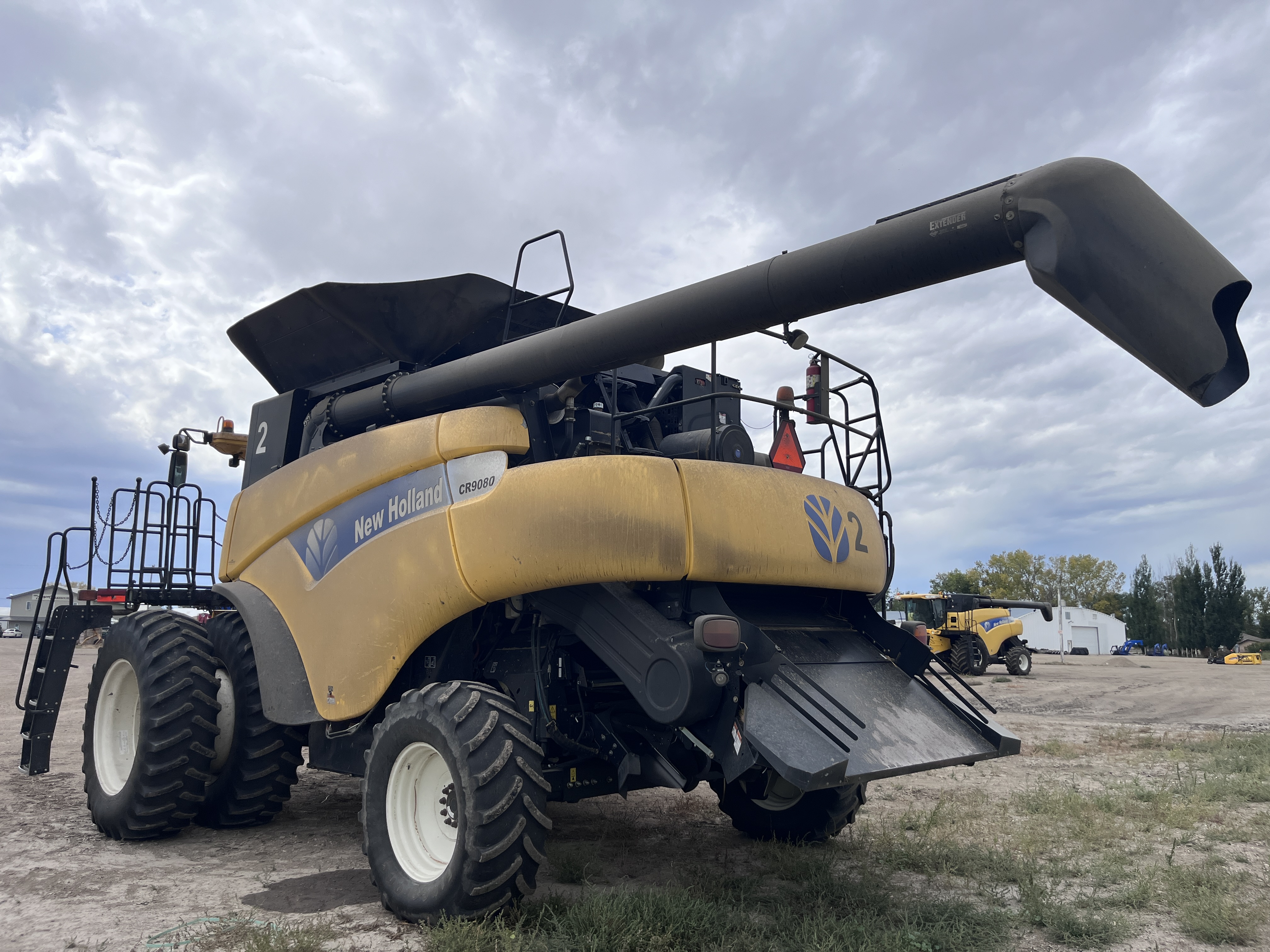 2009 New Holland CR9080 Combine