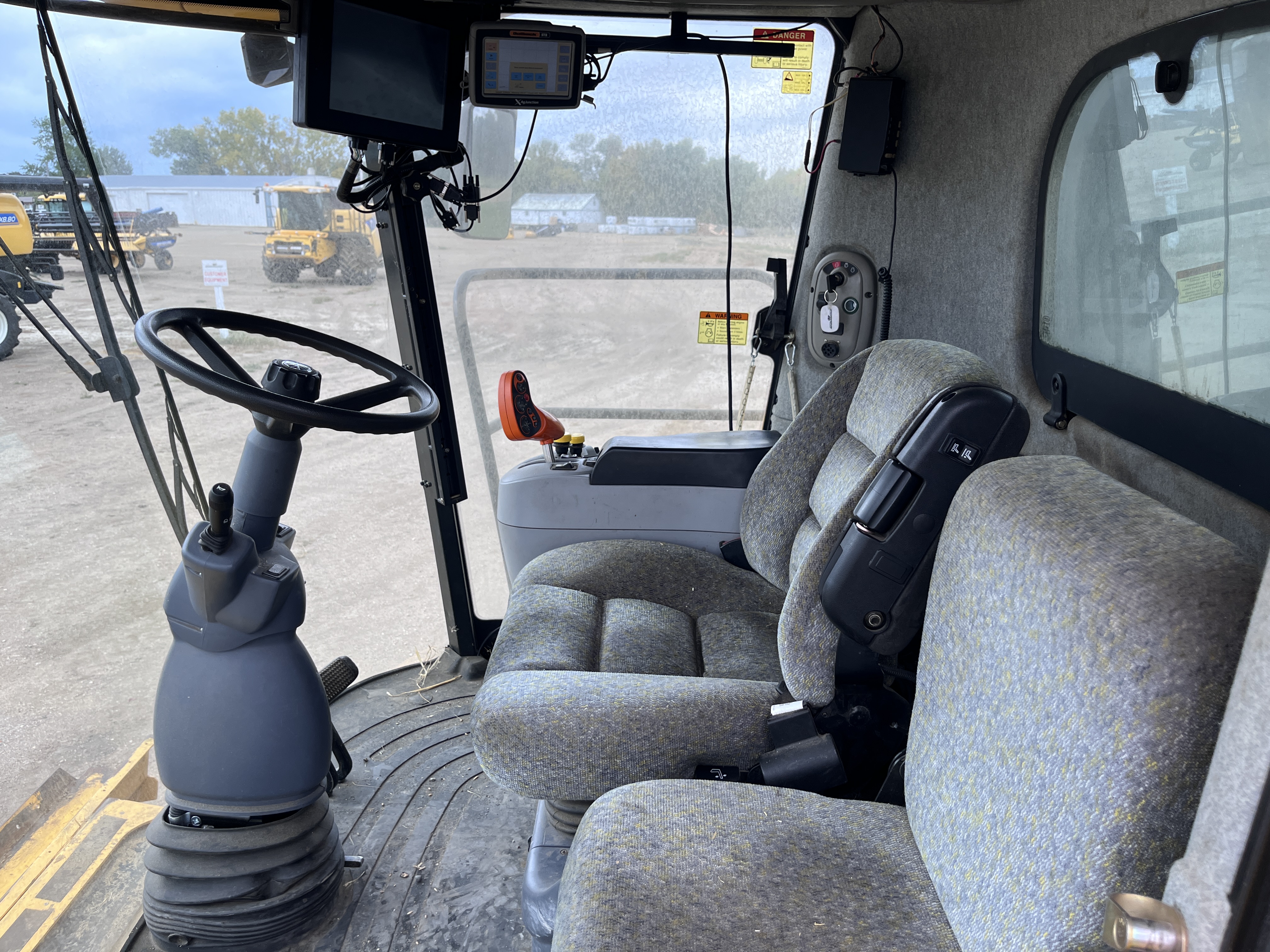 2009 New Holland CR9080 Combine