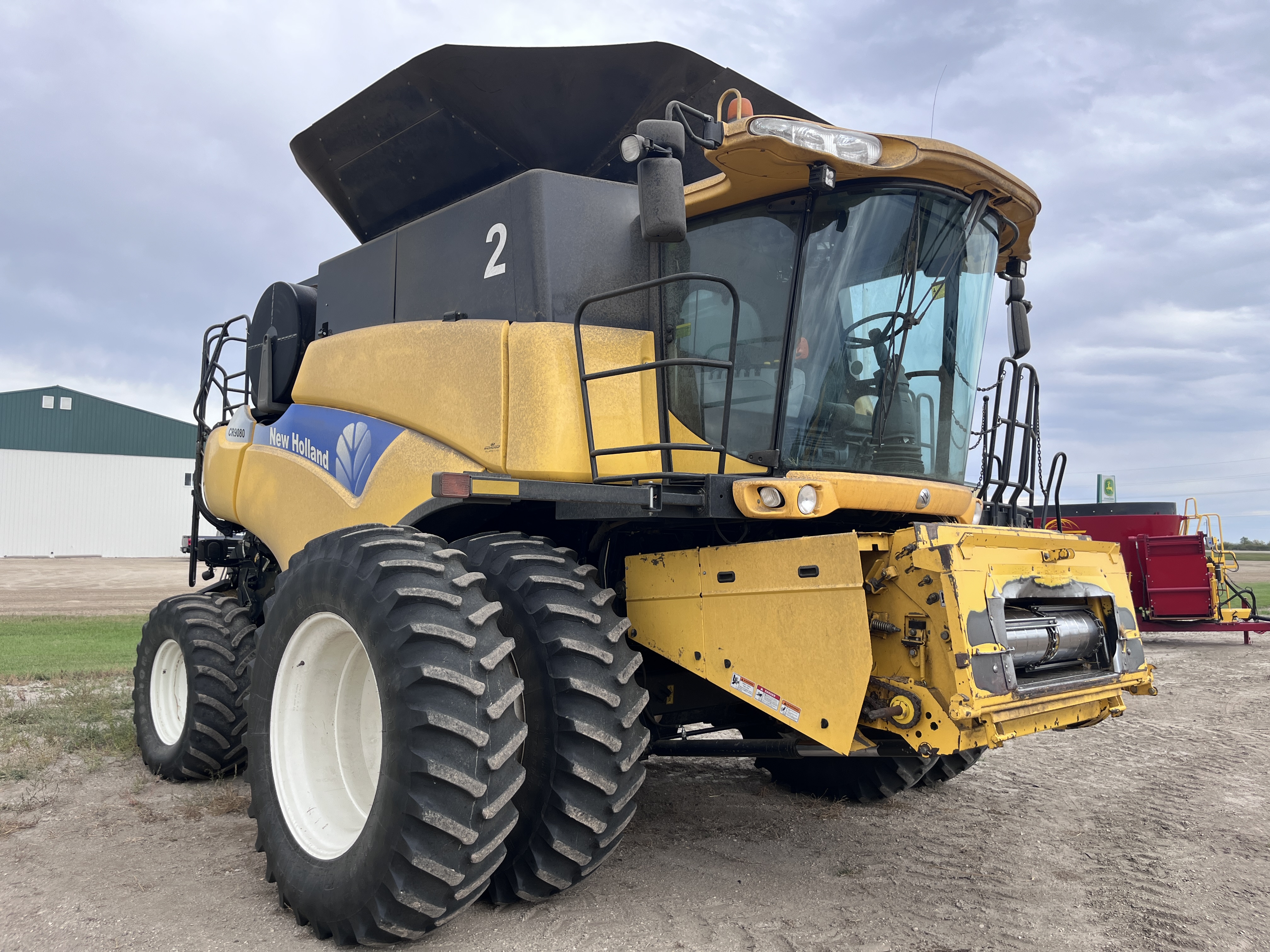 2009 New Holland CR9080 Combine