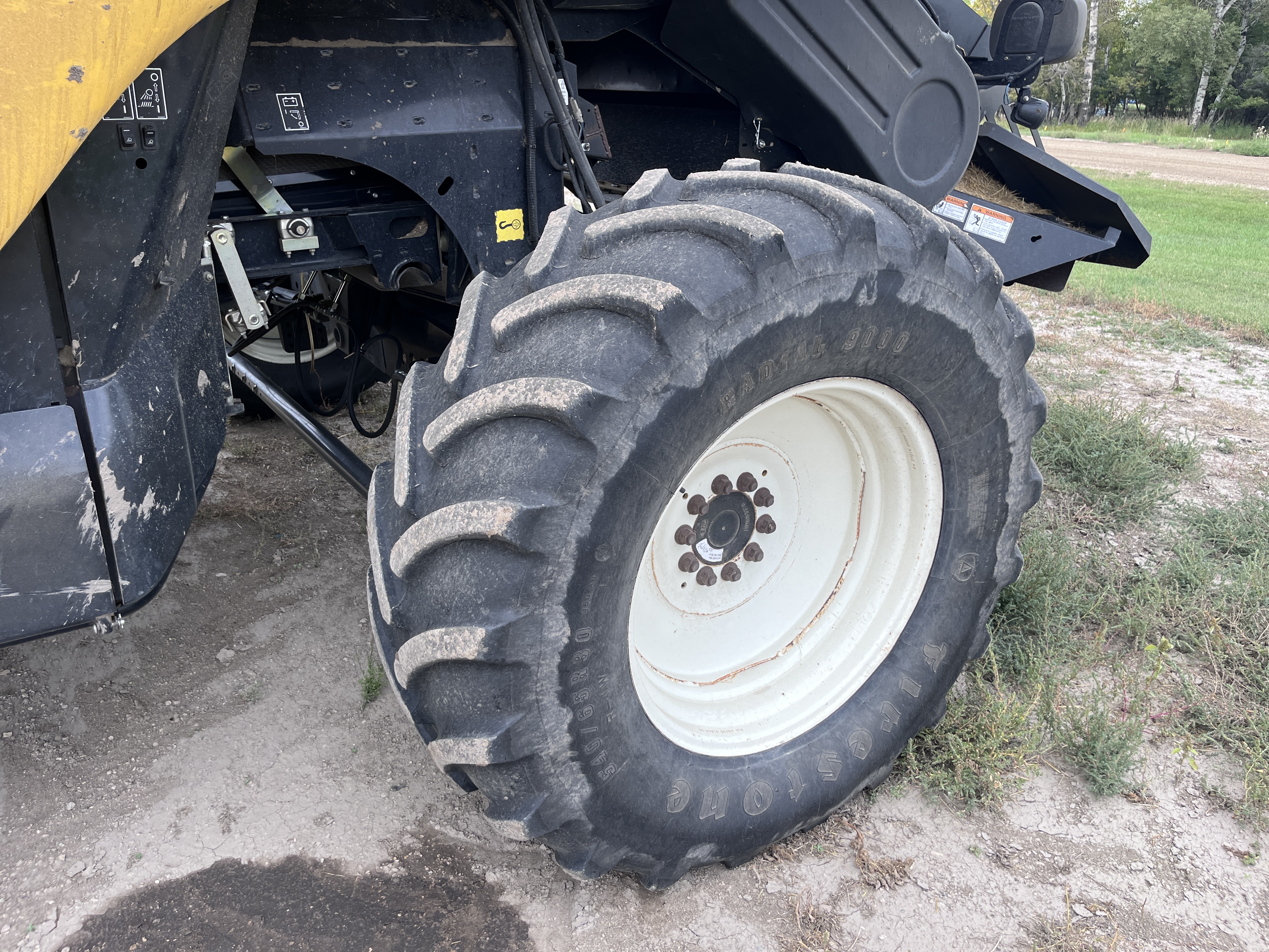 2009 New Holland CR9080 Combine