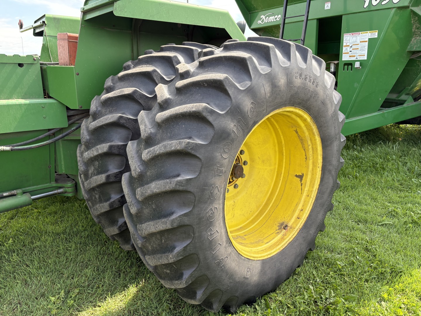 1990 John Deere 8760 Tractor 4WD