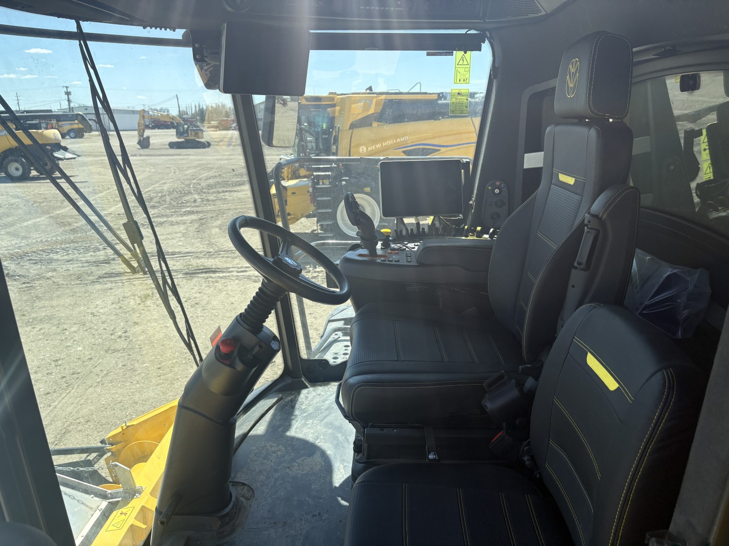 2025 New Holland CR9.90Z Combine