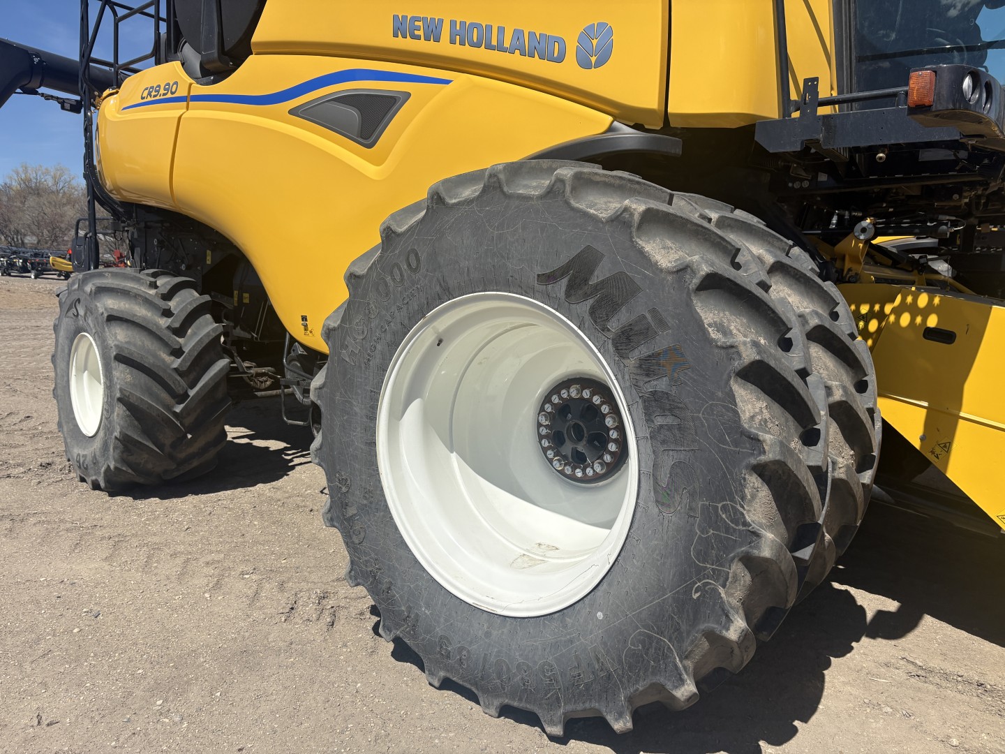 2025 New Holland CR9.90Z Combine