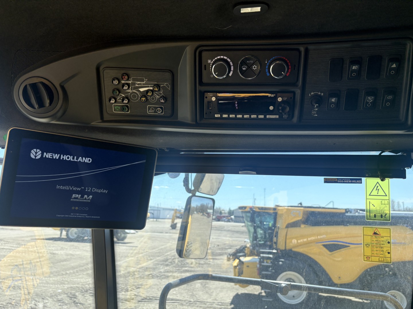 2025 New Holland CR9.90Z Combine