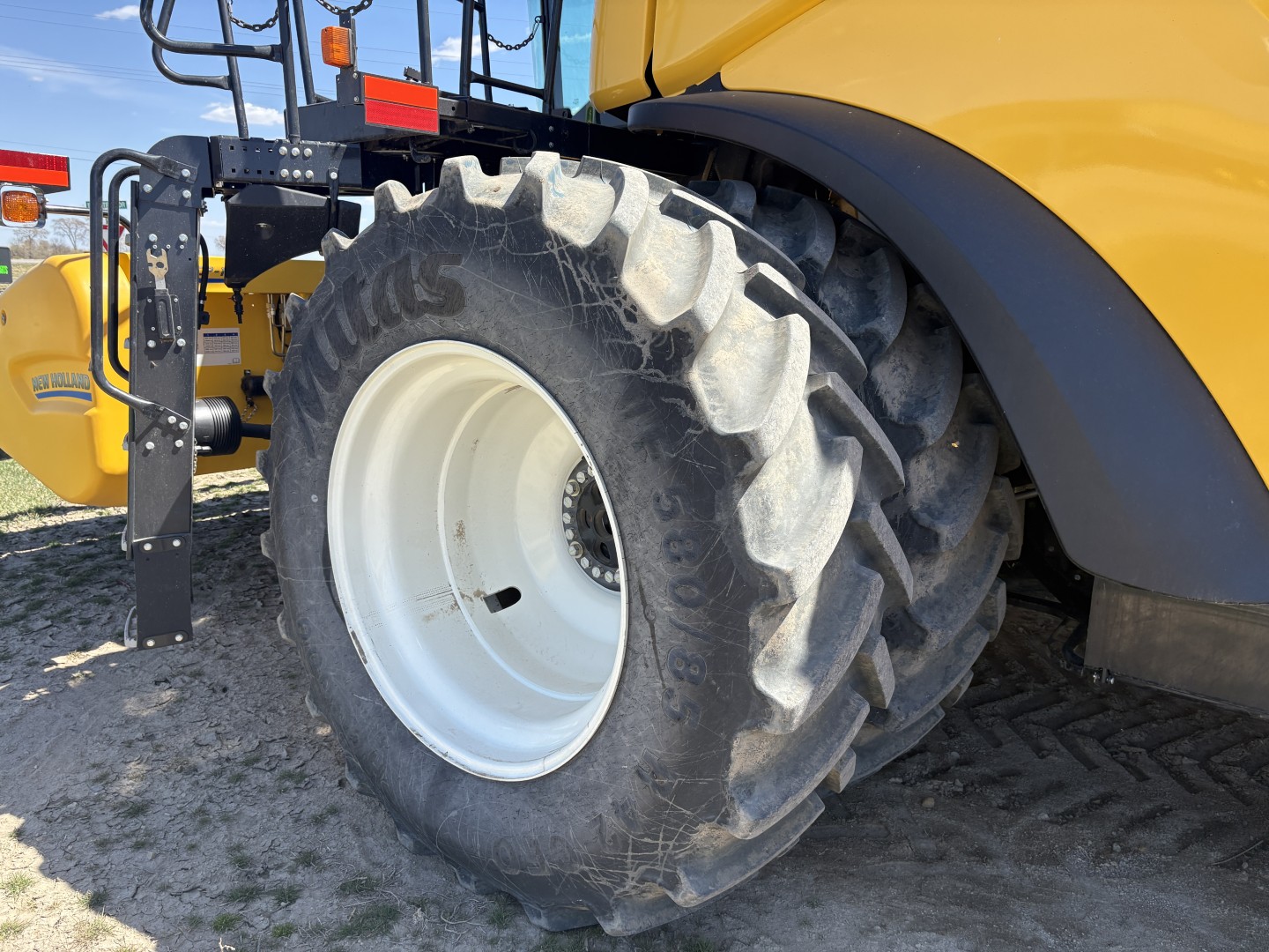 2025 New Holland CR9.90Z Combine