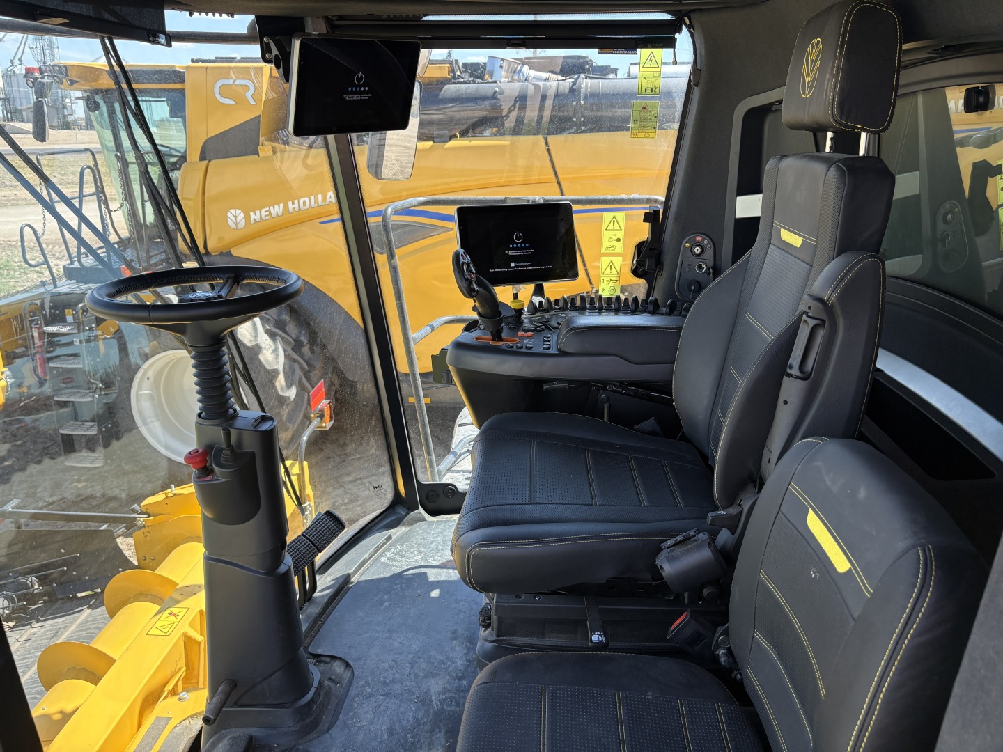 2025 New Holland CR9.90Z Combine