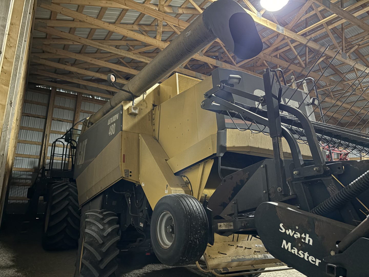 2001 Caterpillar 480 Combine