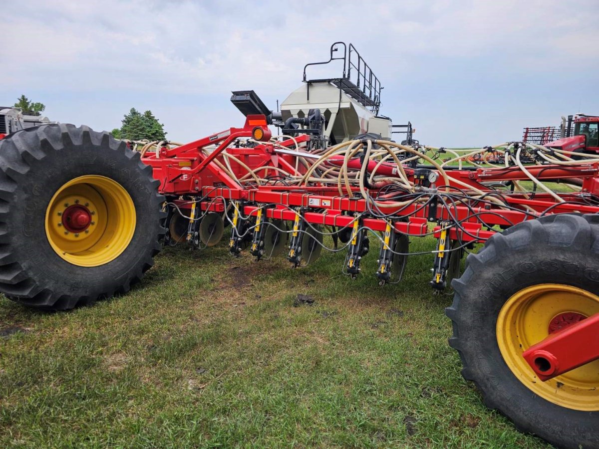 2014 Bourgault 3320-76 Seeding Tool