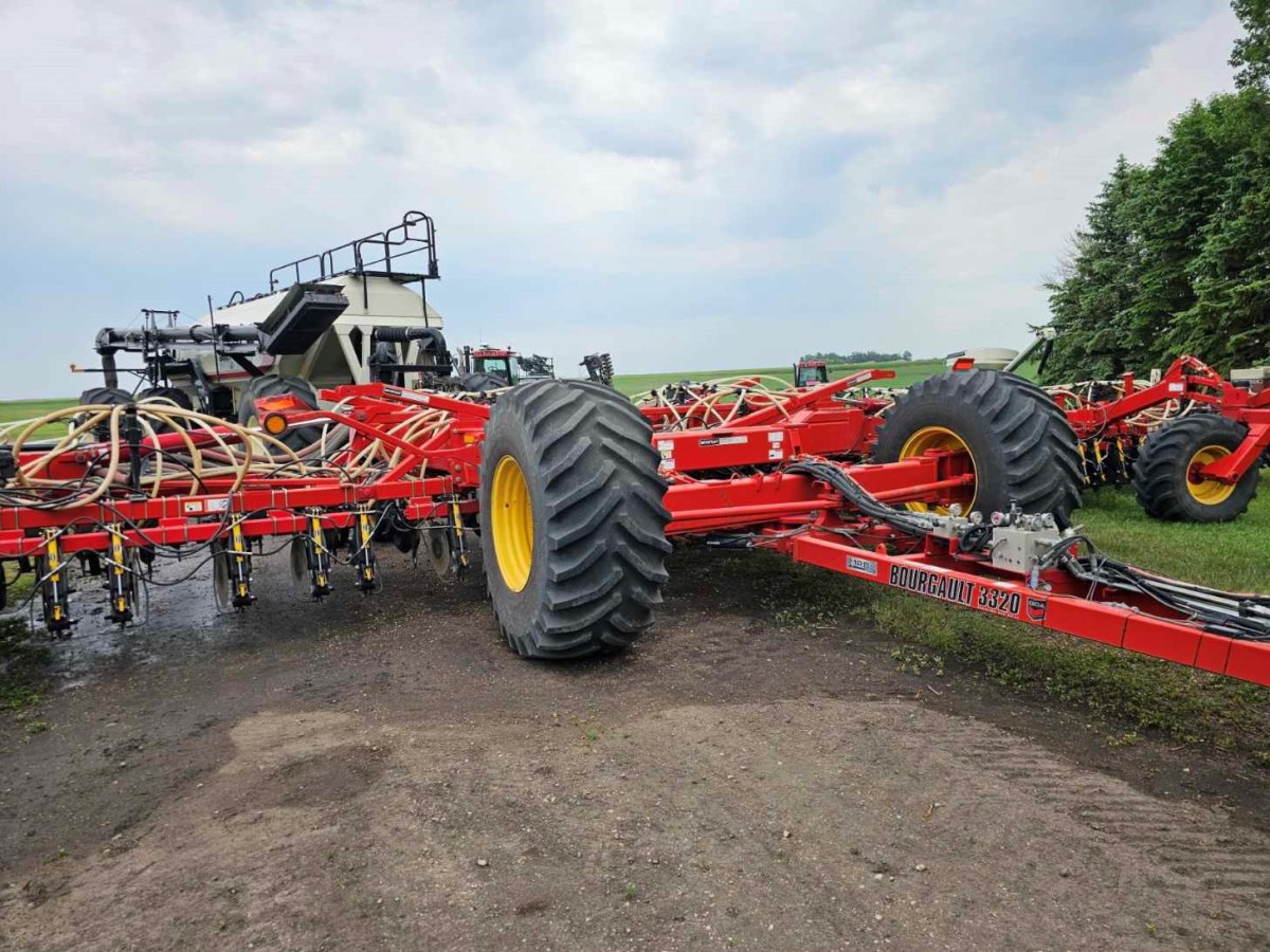 2014 Bourgault 3320-76 Seeding Tool