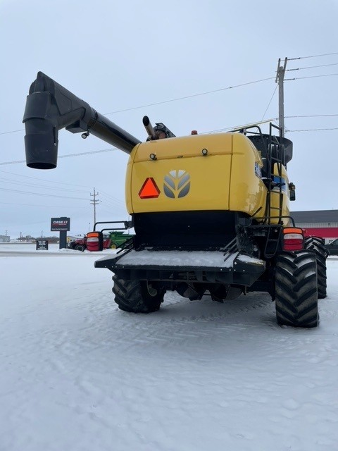 2017 New Holland CX8.80 Combine
