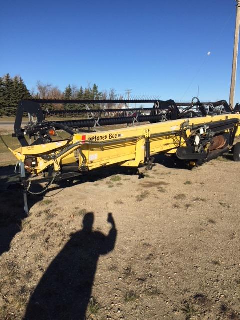 1999 Honey Bee SP36 Header Combine