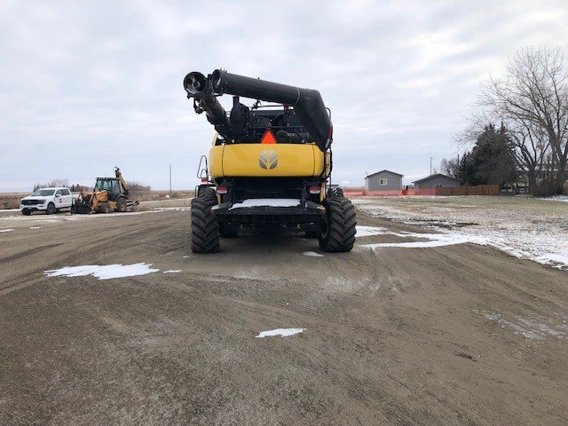 2016 New Holland CR8.90 Combine