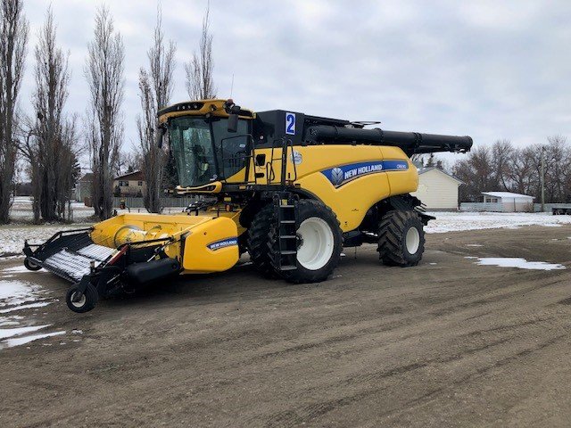 2016 New Holland CR8.90 Combine