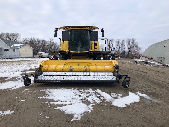 2016 New Holland CR8.90 Combine