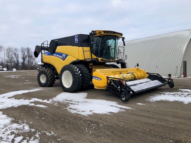 2016 New Holland CR8.90 Combine