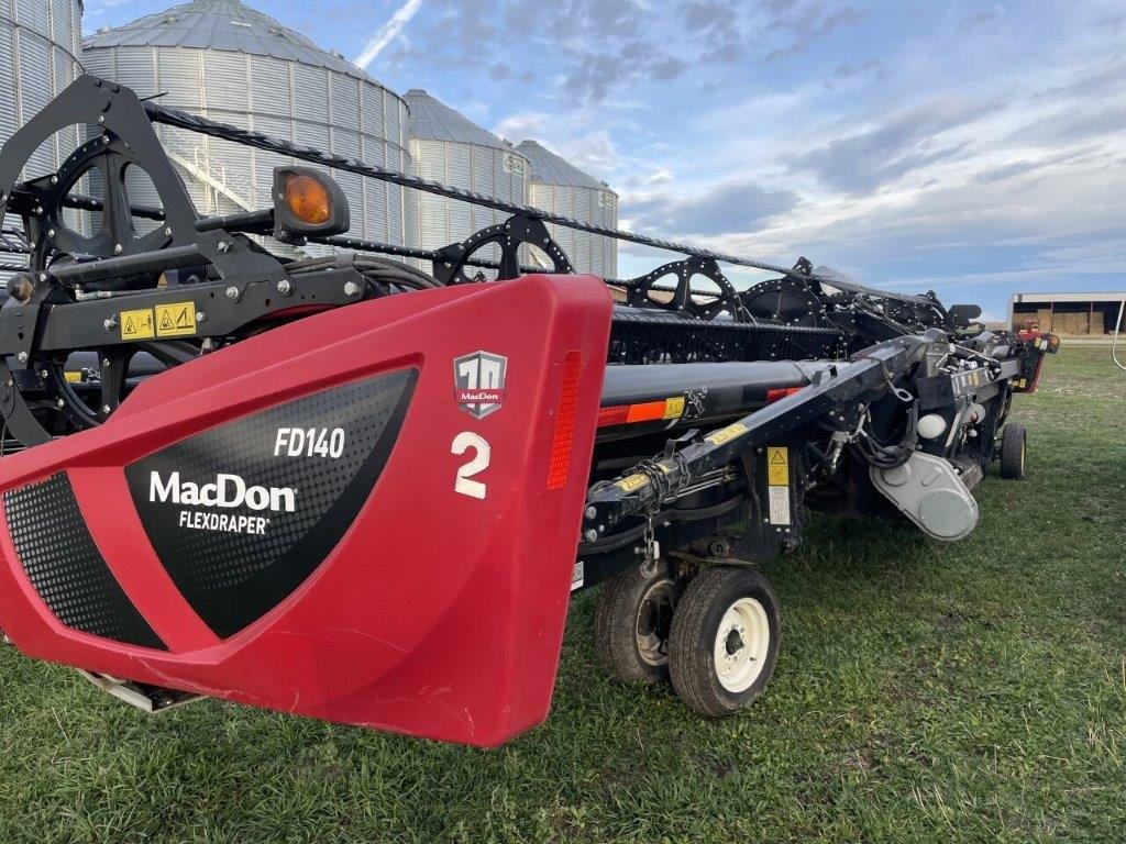 2019 MacDon FD140 Header Combine