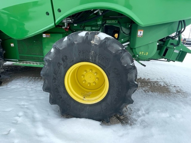2015 John Deere S690 Combine