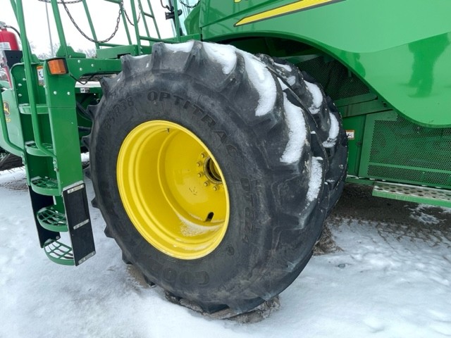 2015 John Deere S690 Combine