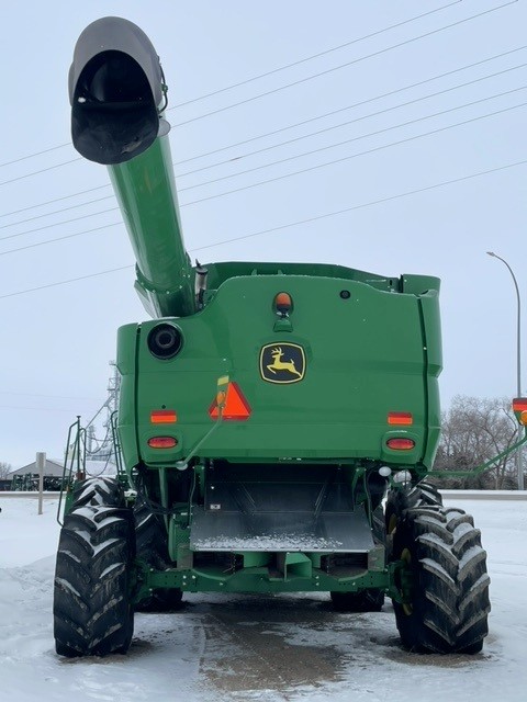 2015 John Deere S690 Combine