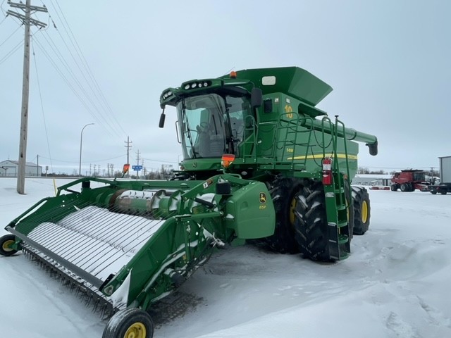 2015 John Deere S690 Combine