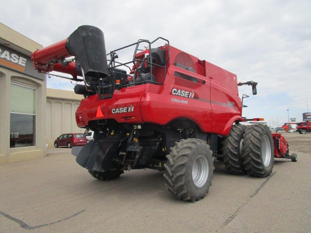 2022 Case 8250 Combine